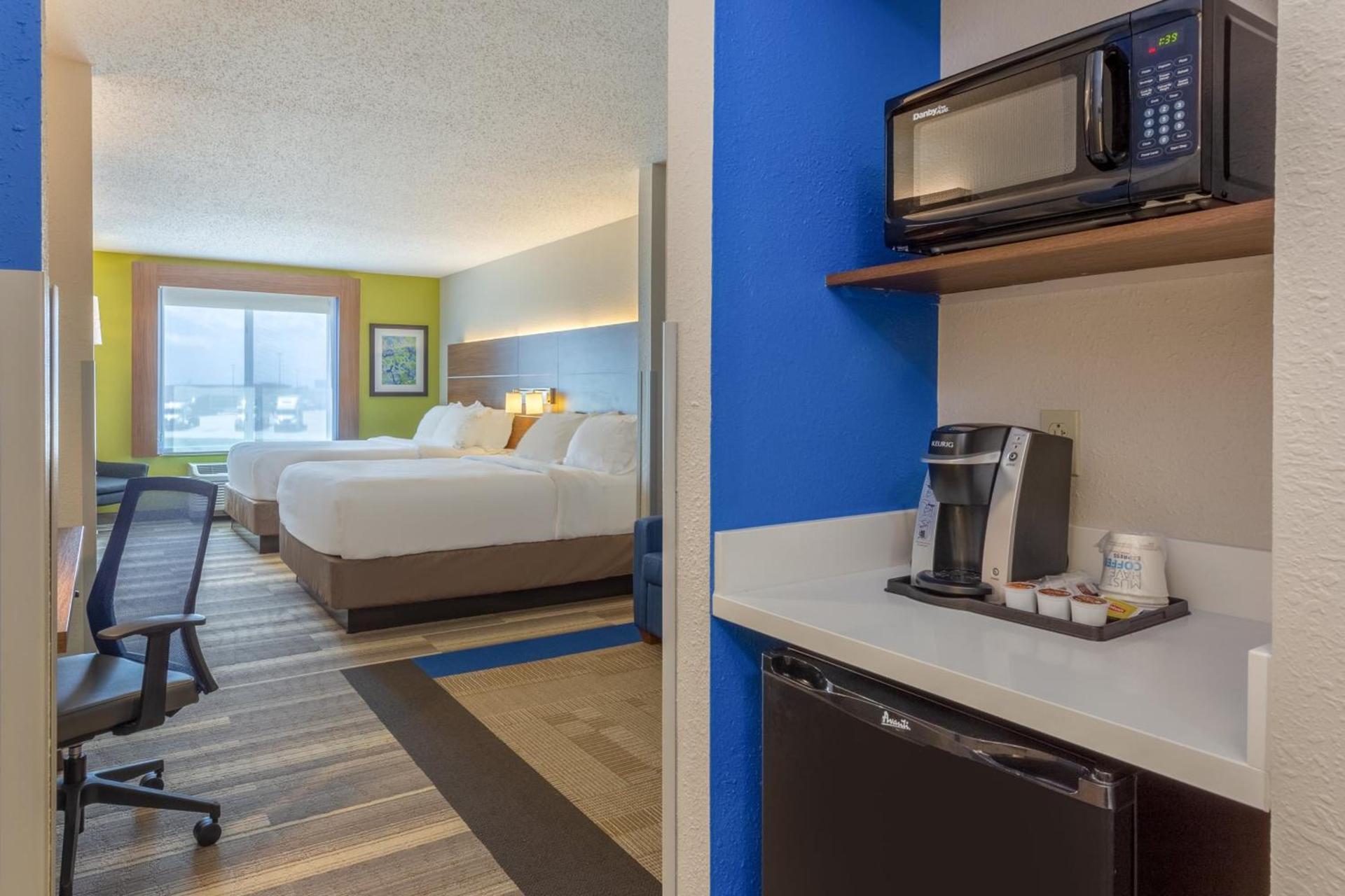 Holiday Inn Express & Suites Vandalia by IHG photo 26