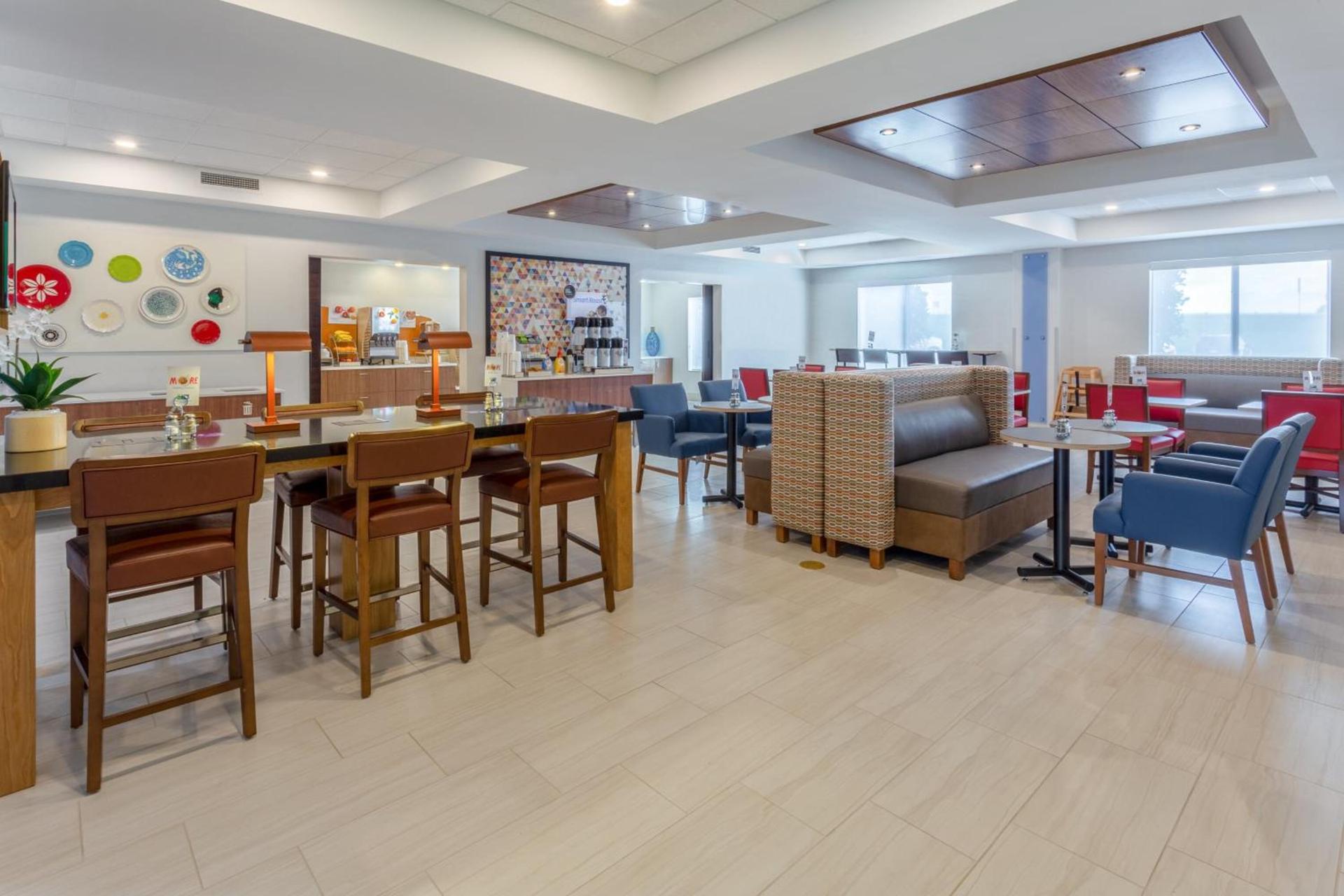 Holiday Inn Express & Suites Vandalia by IHG photo 32