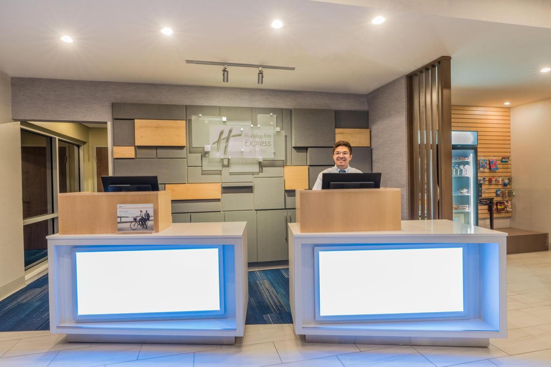 Holiday Inn Express & Suites Lake Havasu - London Bridge by IHG photo 14