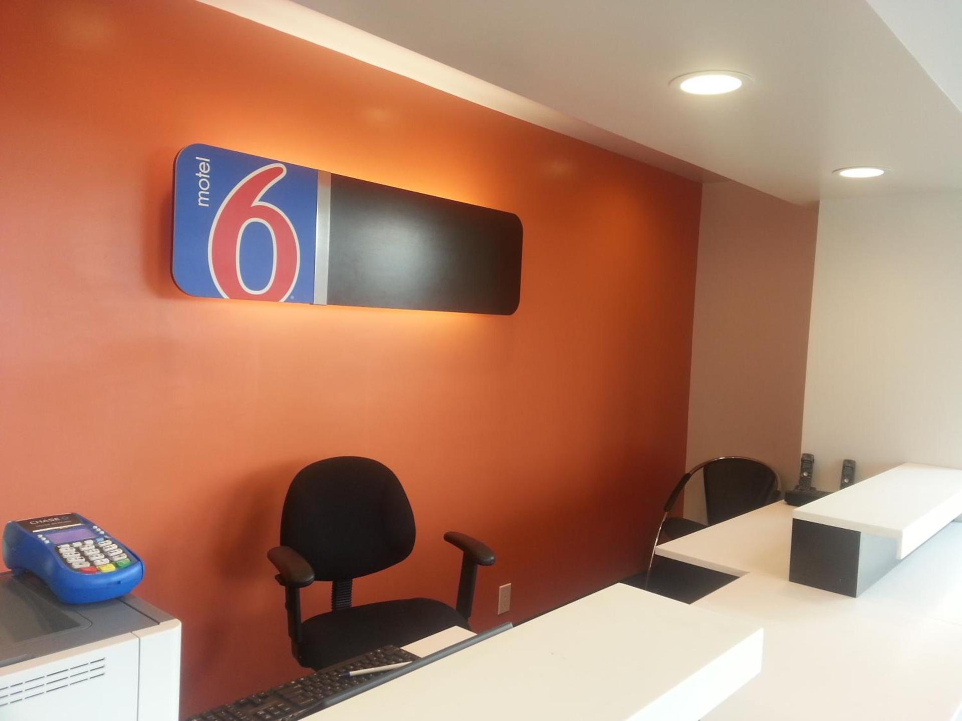 Motel 6 Bell Gardens, CA - Los Angeles photo 8