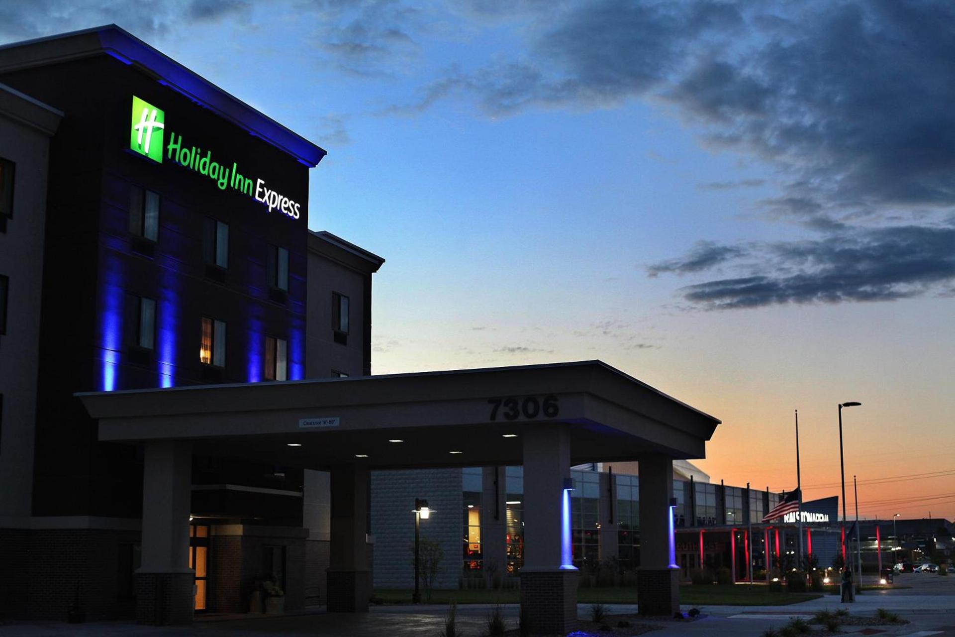 Holiday Inn Express & Suites Omaha South Ralston Arena by IHG photo 15
