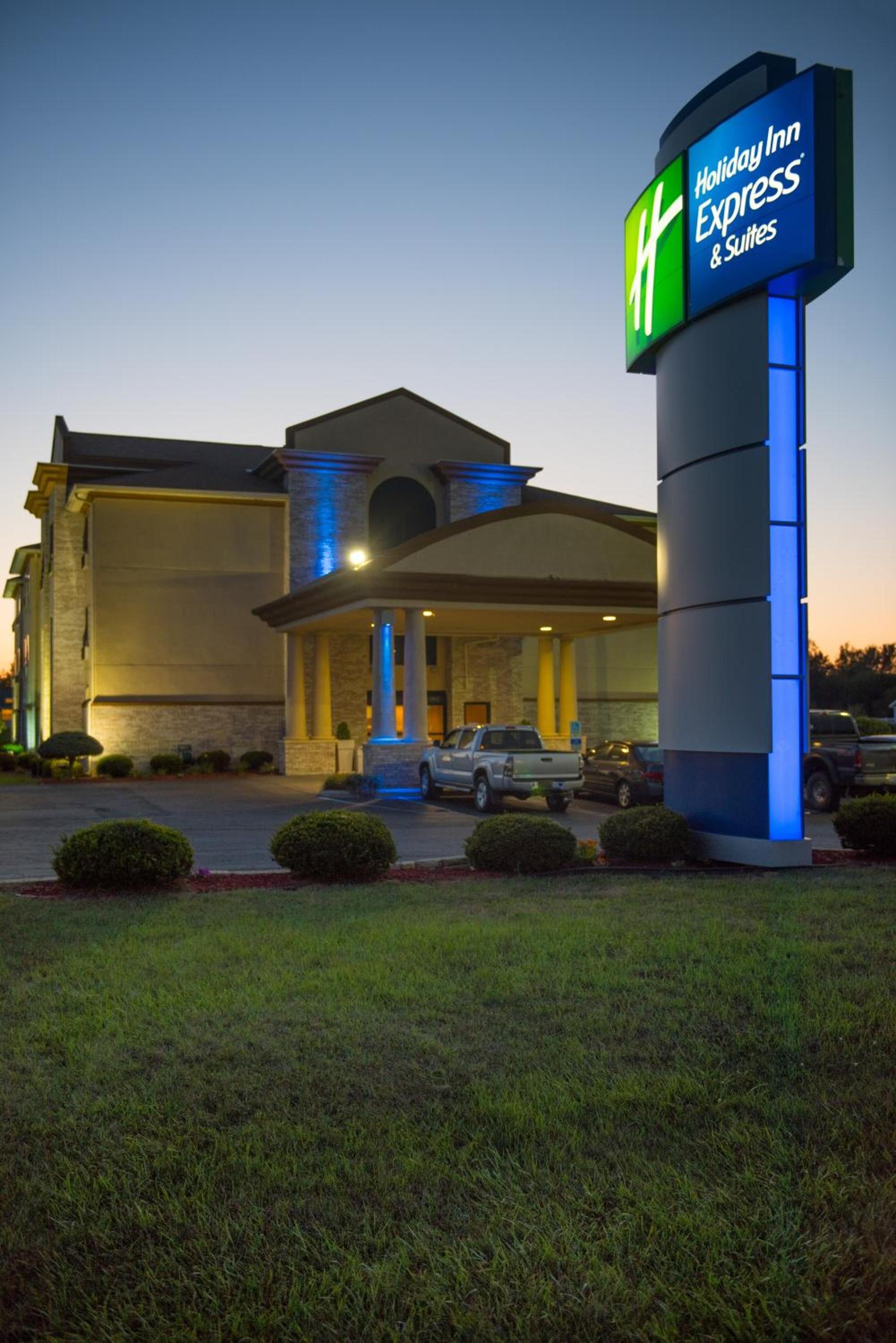 Holiday Inn Express Hotel & Suites Wauseon by IHG — hotel in Wauseon