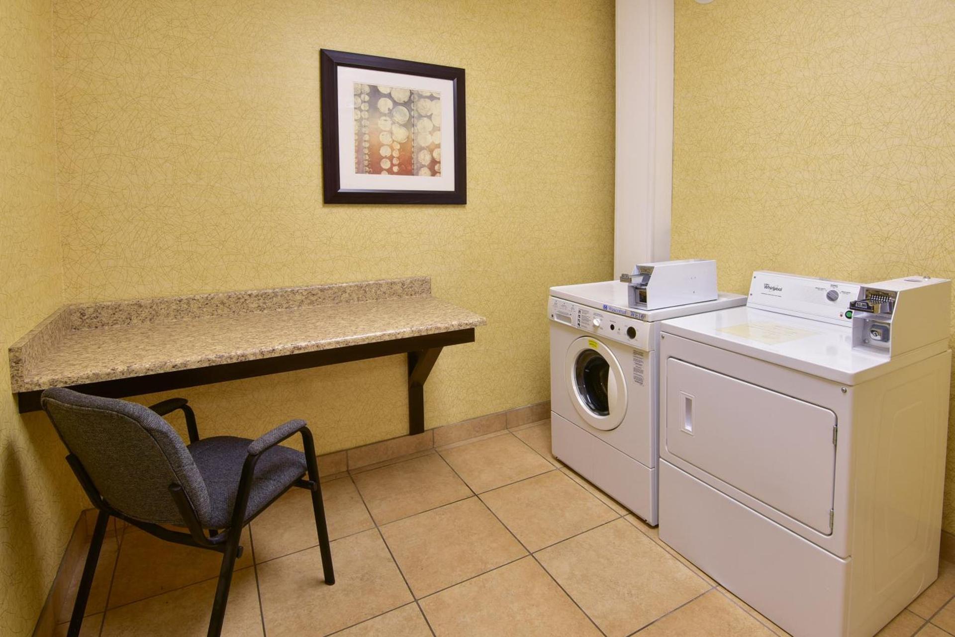 Holiday Inn Express Hotel & Suites Wauseon by IHG photo 7