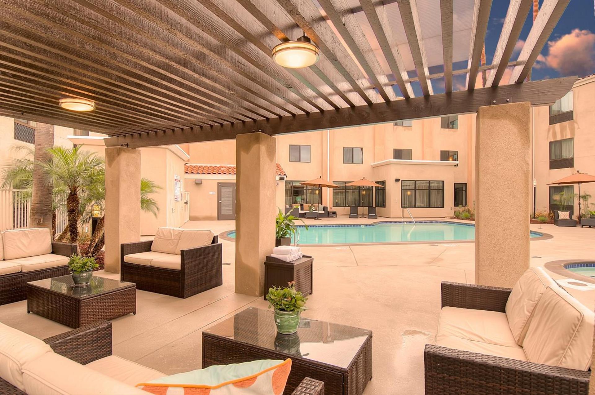 Holiday Inn Express & Suites Carlsbad Beach by IHG photo 2