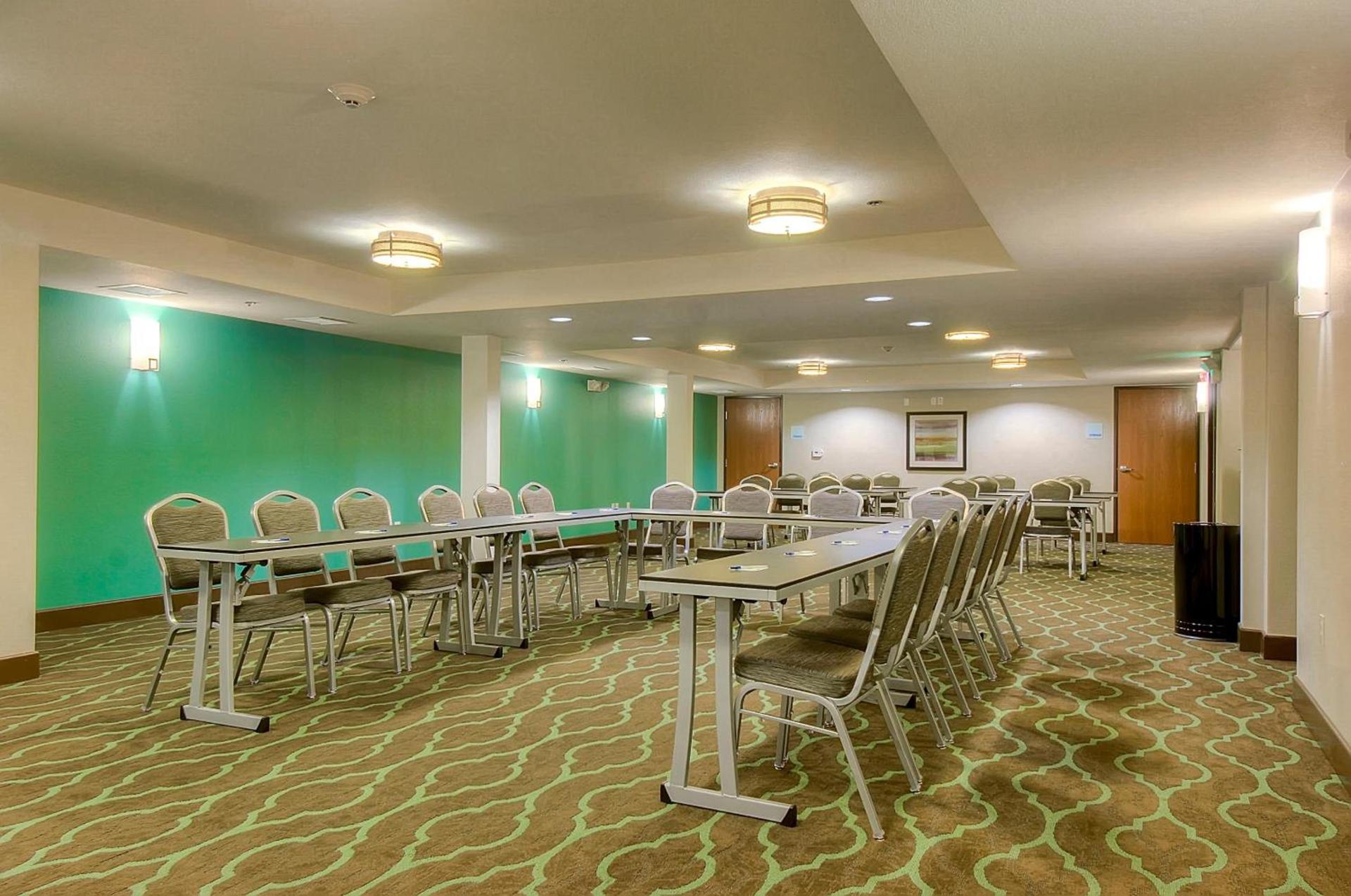 Holiday Inn Express & Suites Carlsbad Beach by IHG photo 25