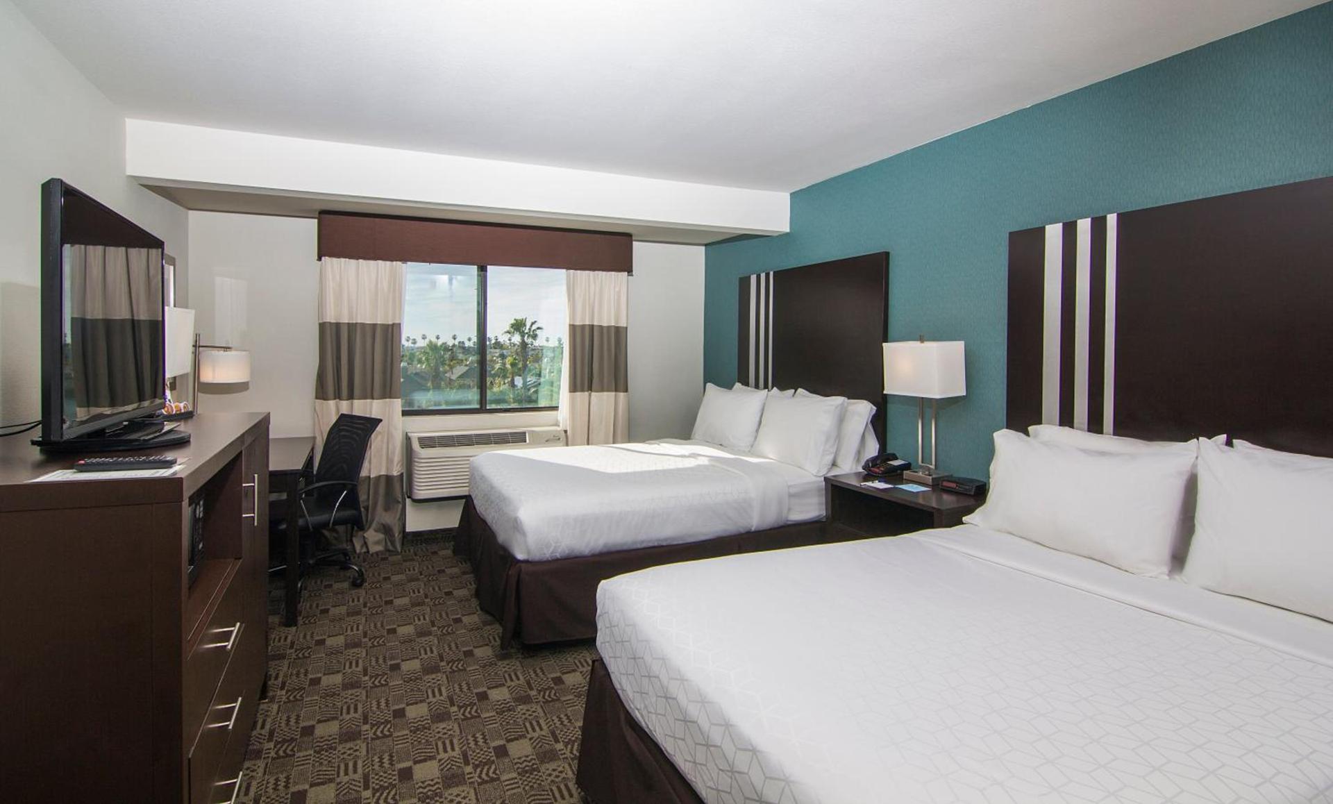 Holiday Inn Express & Suites Carlsbad Beach by IHG photo 32