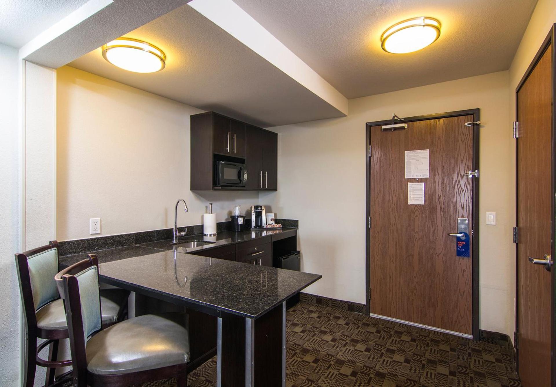 Holiday Inn Express & Suites Carlsbad Beach by IHG photo 29