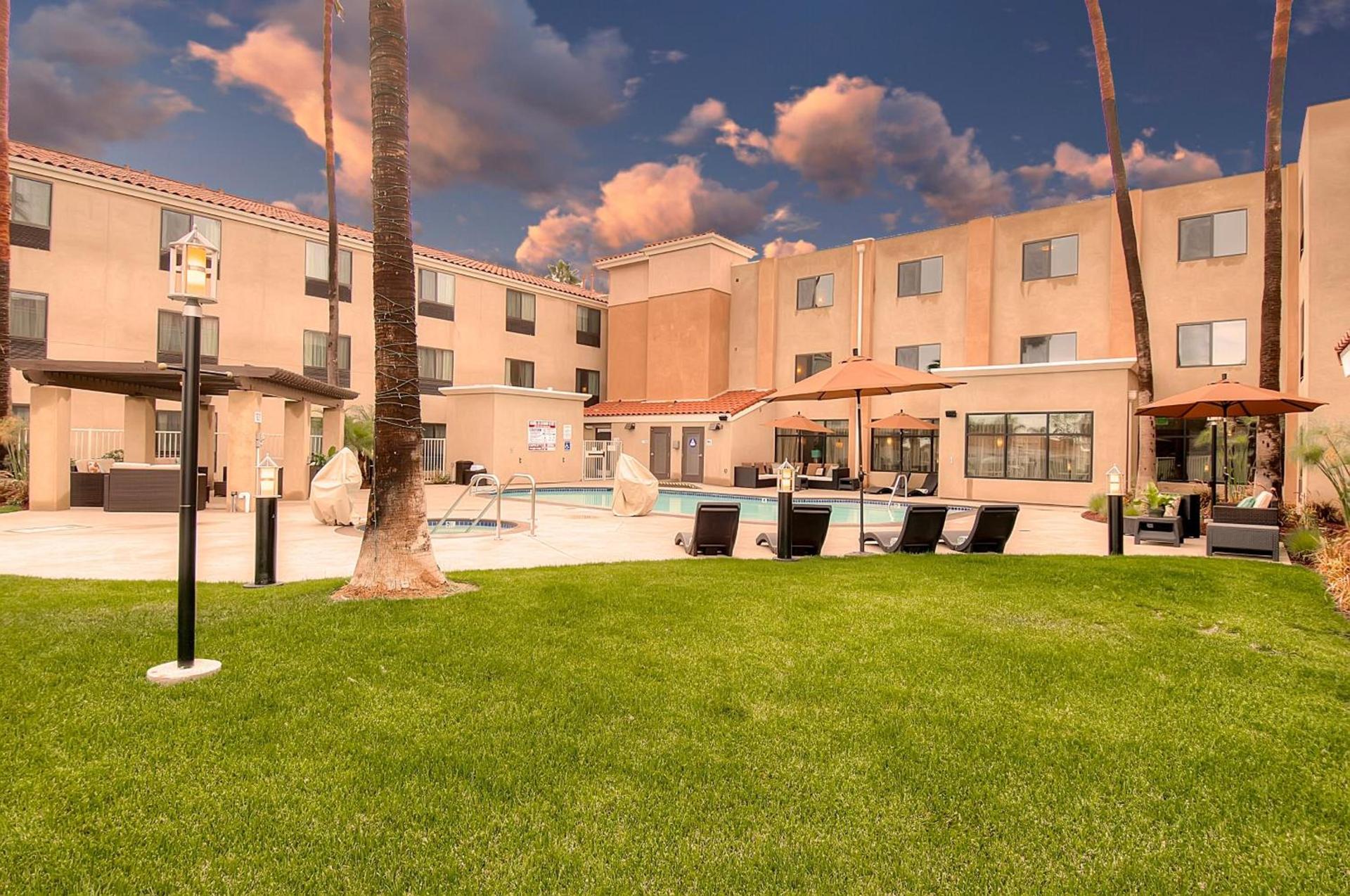 Holiday Inn Express & Suites Carlsbad Beach by IHG photo 28