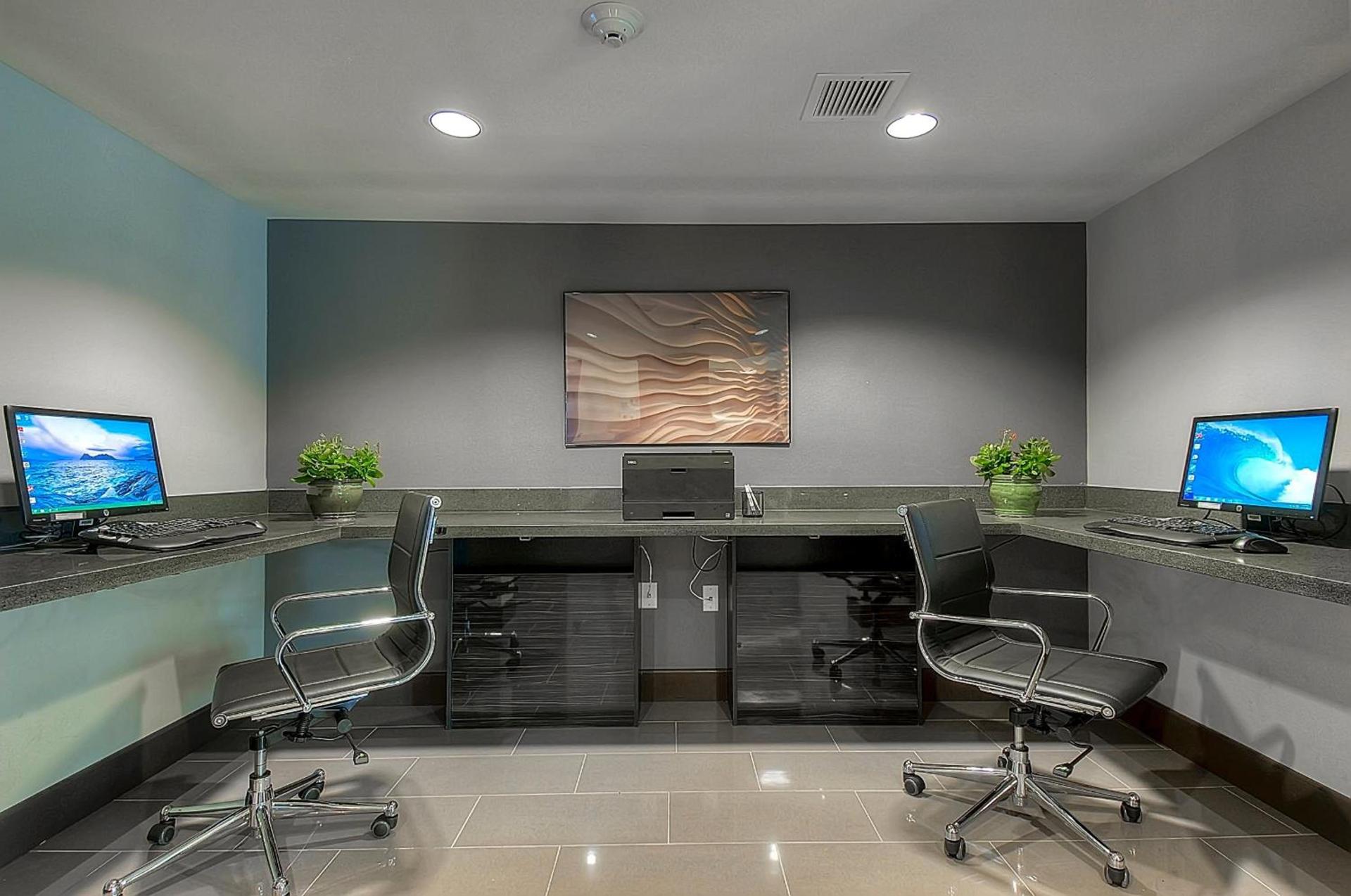 Holiday Inn Express & Suites Carlsbad Beach by IHG photo 5
