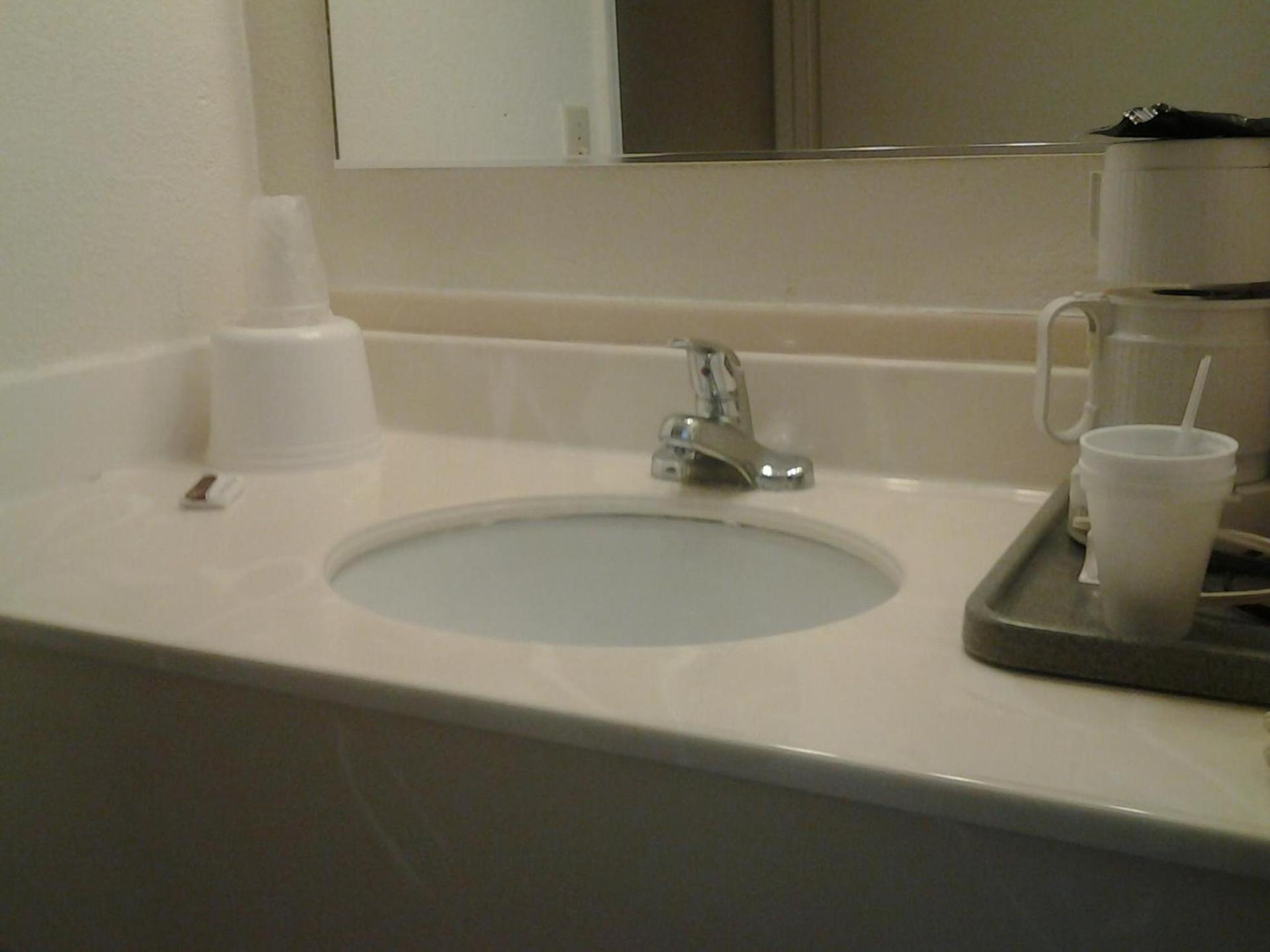 Budget Inn photo 12