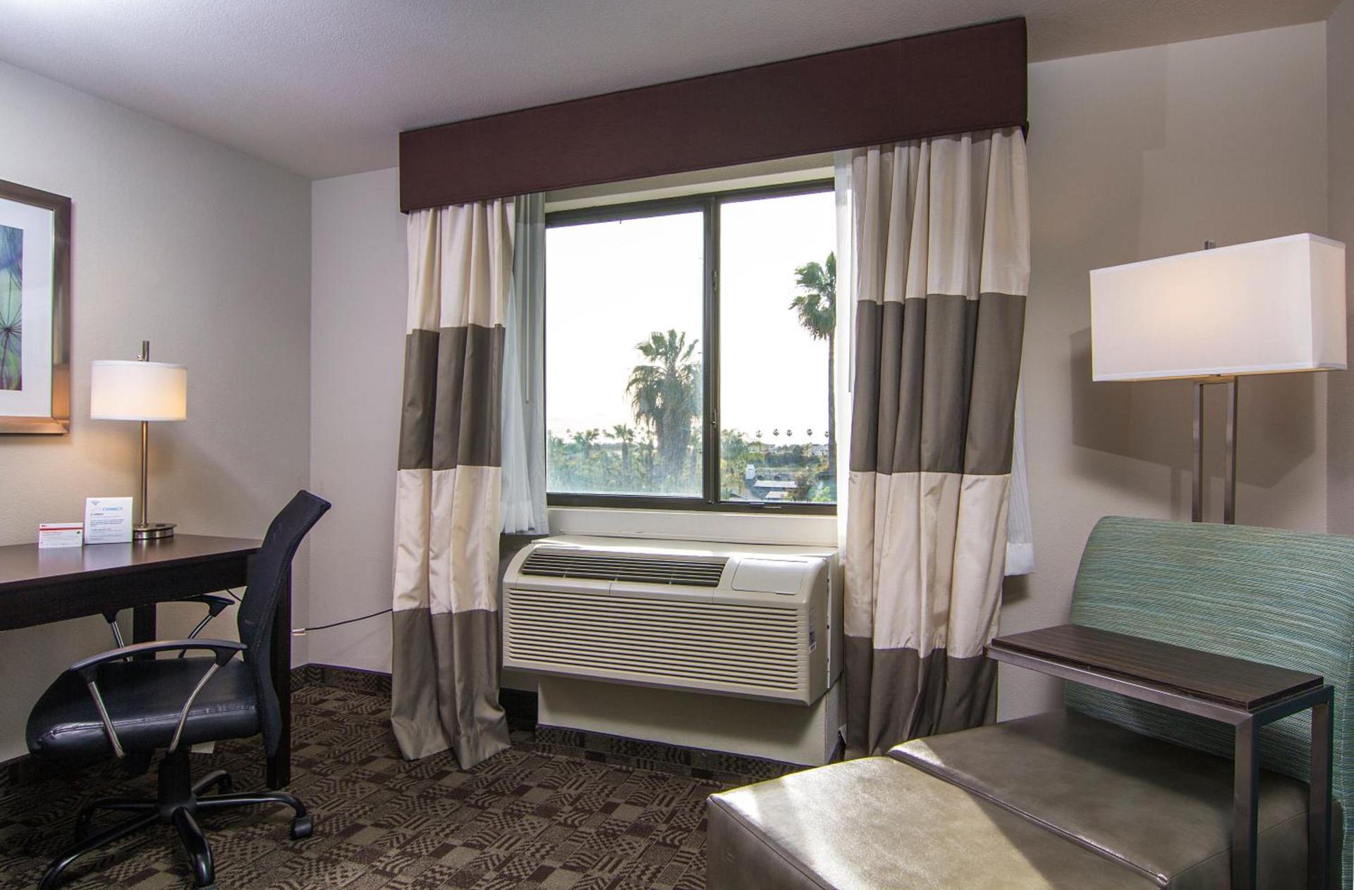 Holiday Inn Express & Suites Carlsbad Beach by IHG photo 17