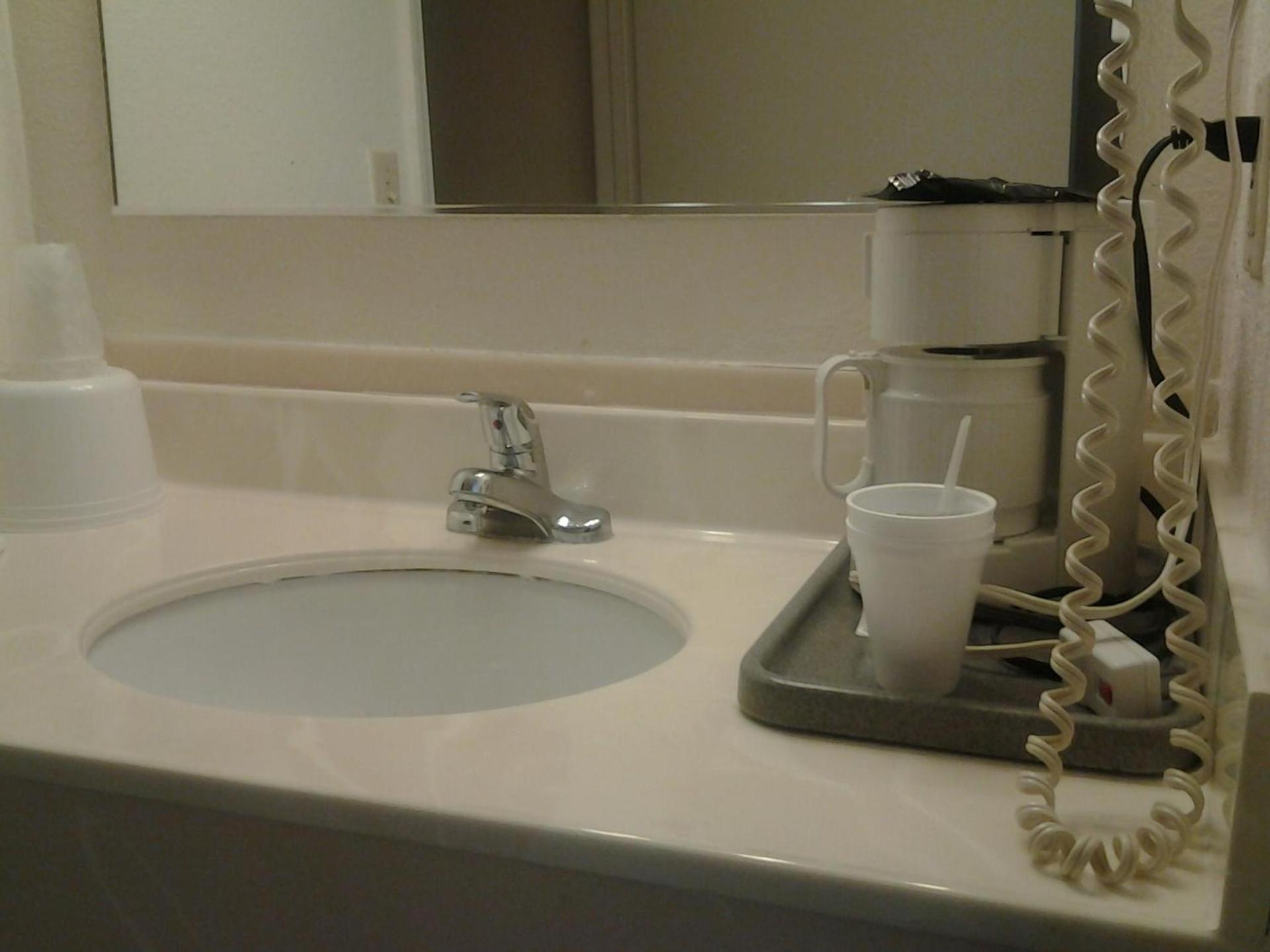 Budget Inn photo 13