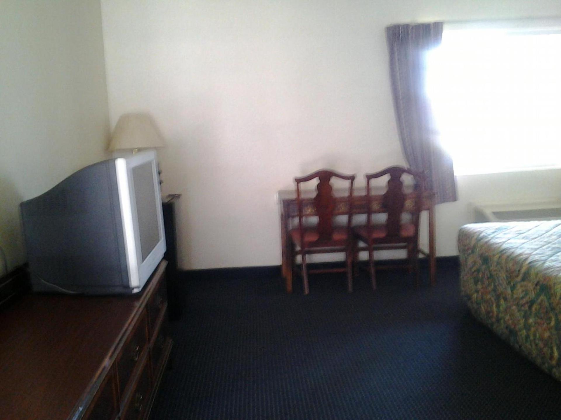 Budget Inn photo 14