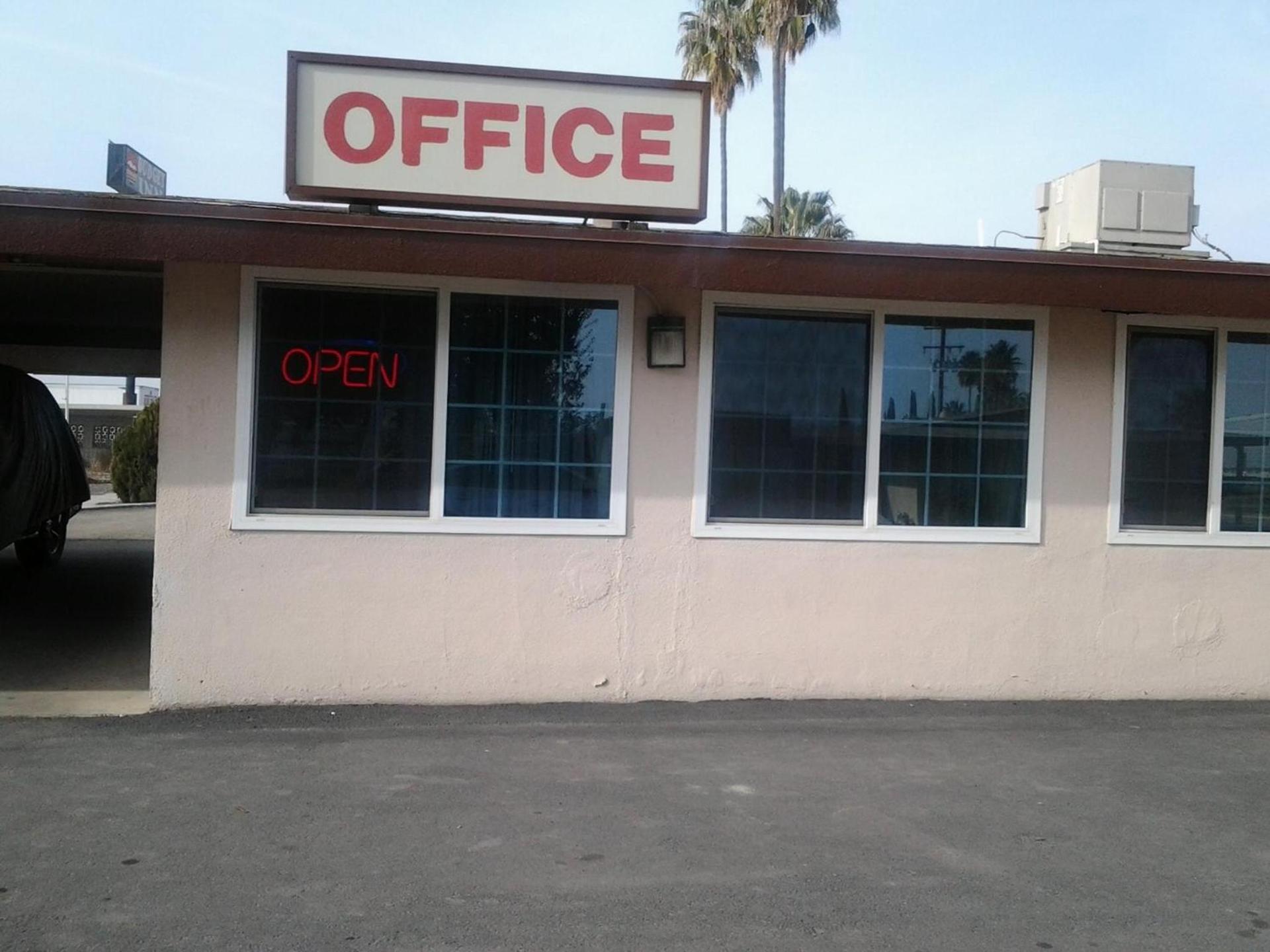 Budget Inn photo 2