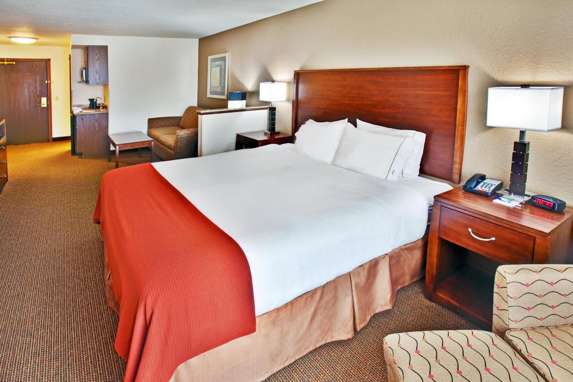 Holiday Inn Express Hotel & Suites - Dubuque West by IHG photo 8