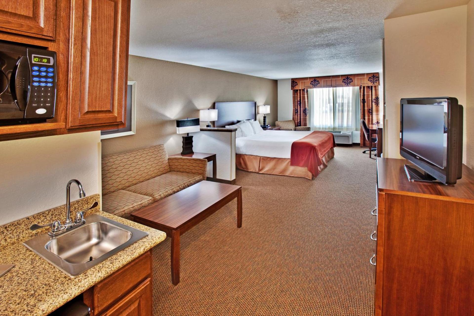Holiday Inn Express Hotel & Suites - Dubuque West by IHG photo 6