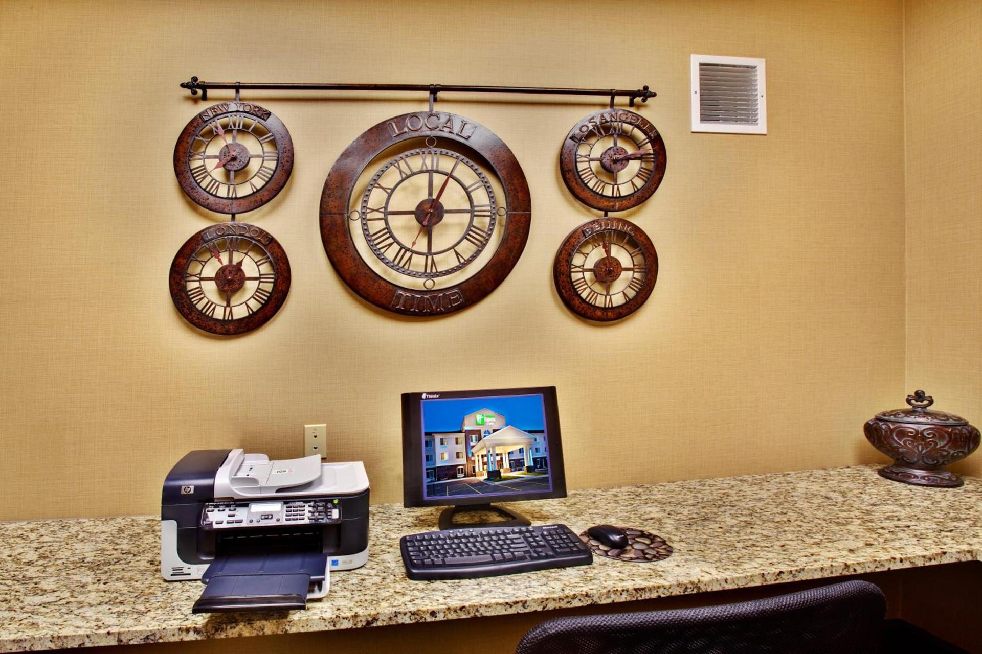 Holiday Inn Express Hotel & Suites - Dubuque West by IHG photo 15