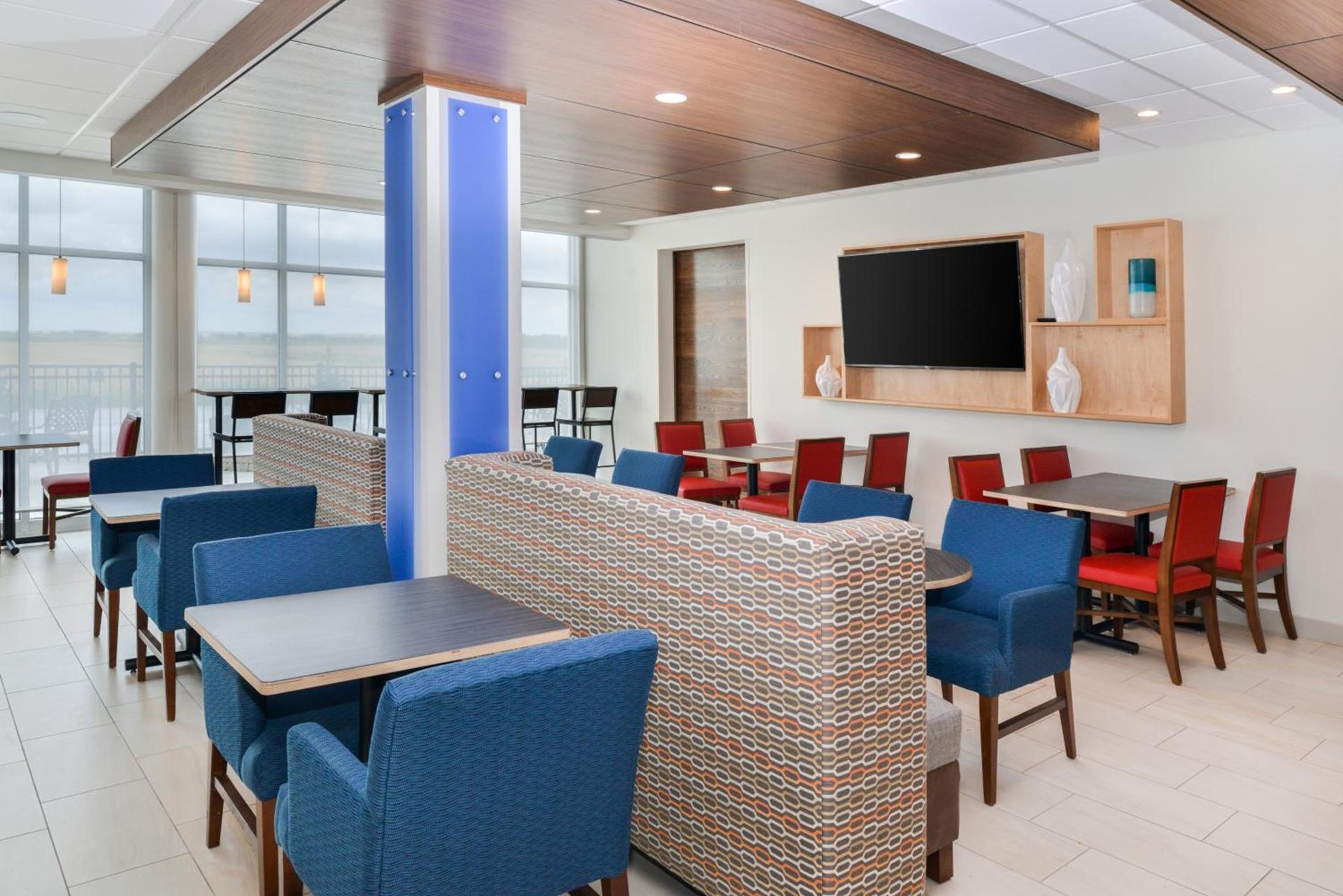 Holiday Inn Express & Suites - Ogallala by IHG photo 15