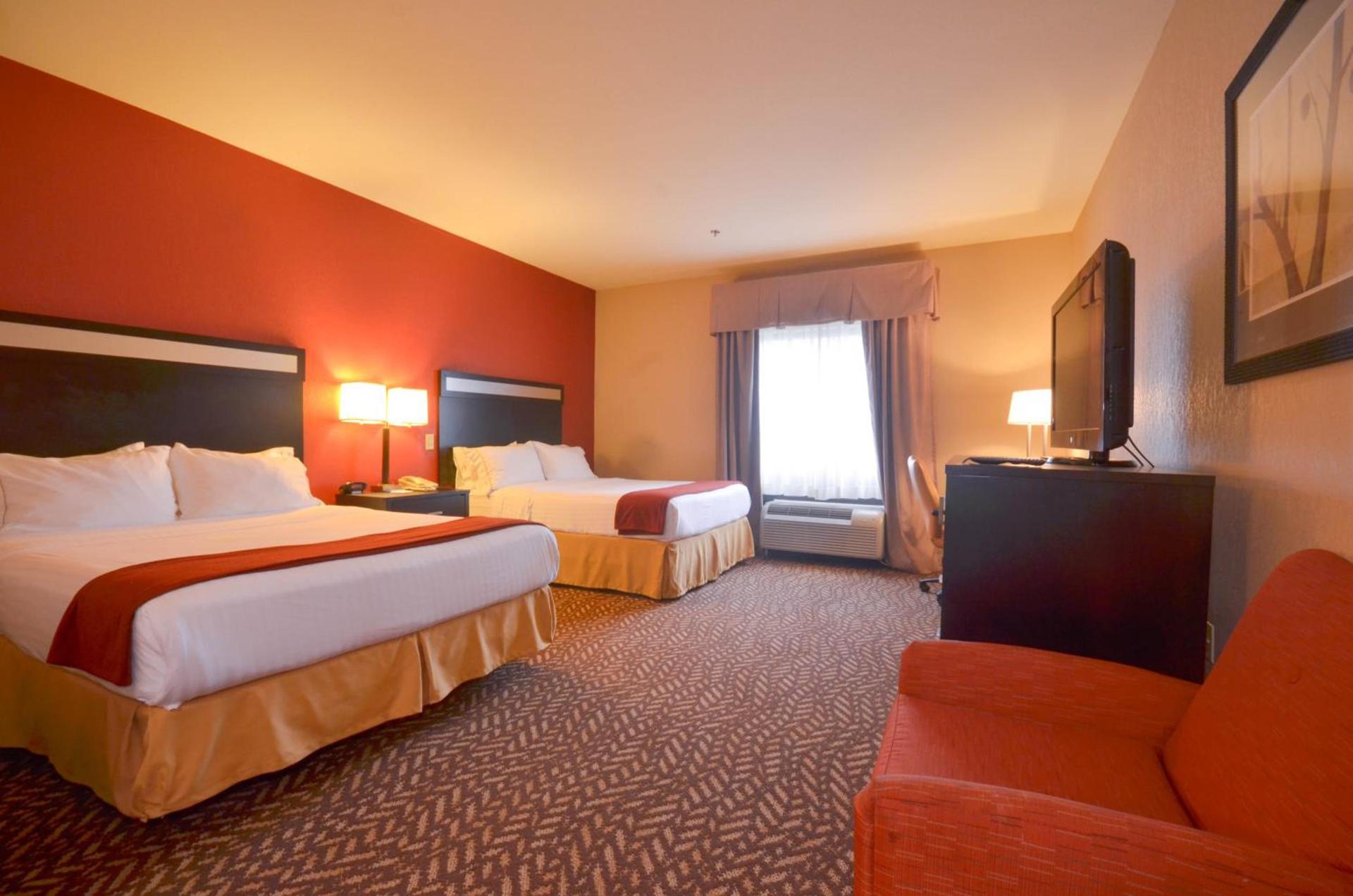 Holiday Inn Express & Suites Pine Bluff/Pines Mall by IHG photo 37