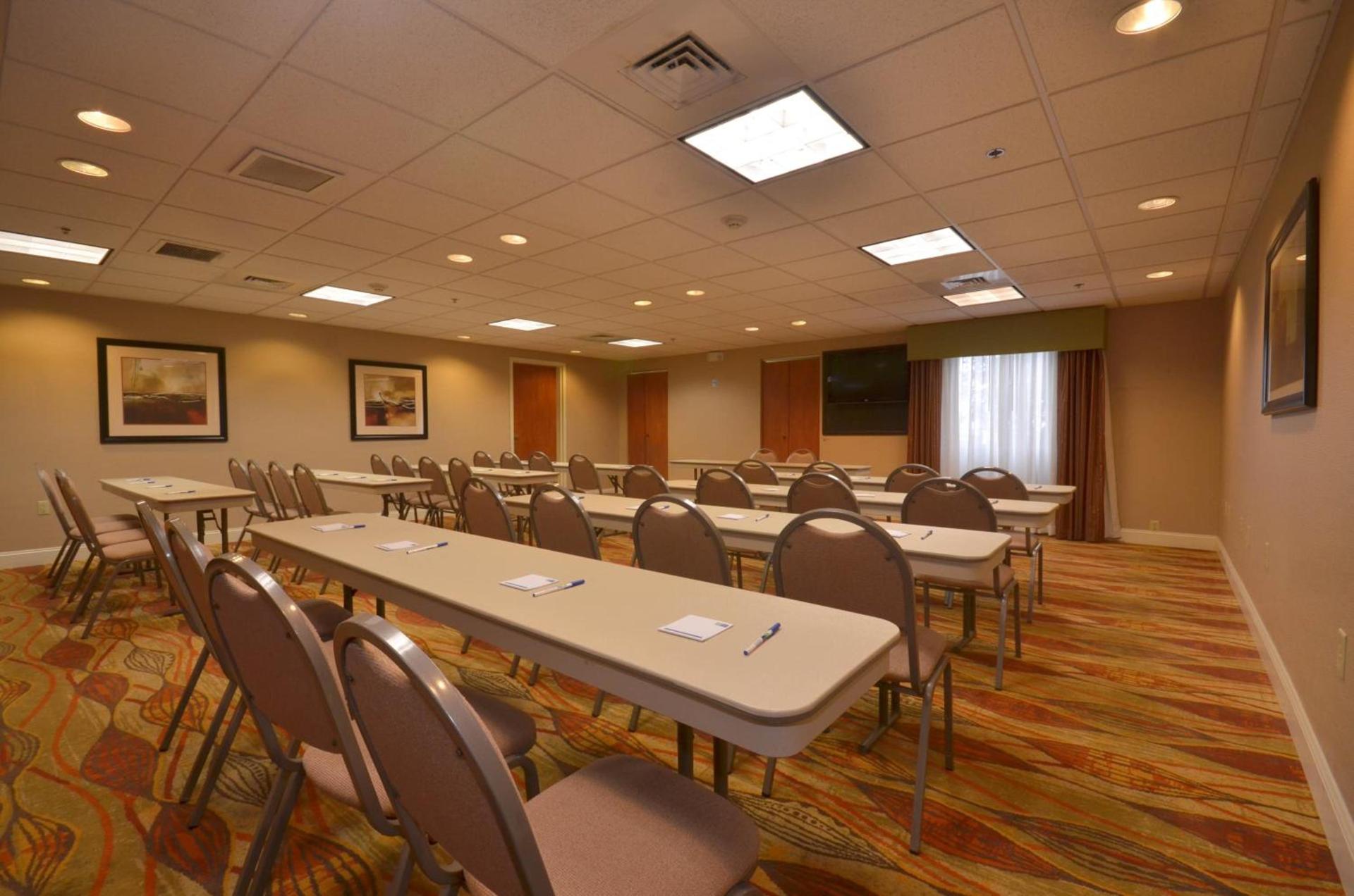 Holiday Inn Express & Suites Pine Bluff/Pines Mall by IHG photo 24