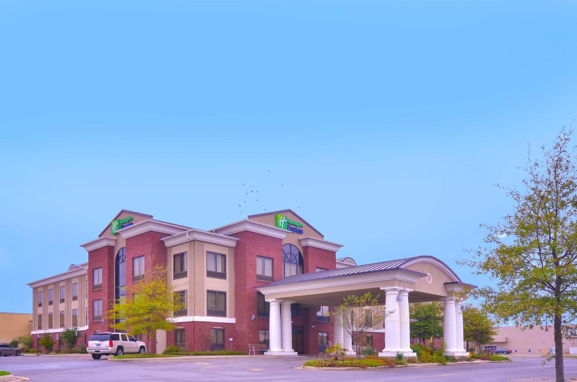 Holiday Inn Express & Suites Pine Bluff/Pines Mall by IHG photo 17