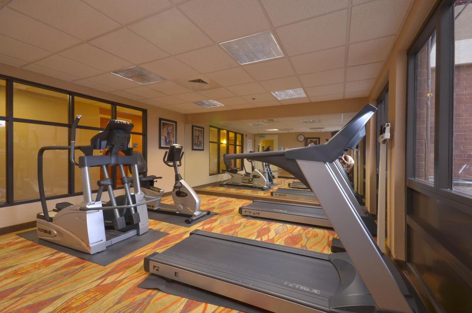 Holiday Inn Express & Suites Pine Bluff/Pines Mall by IHG photo 3