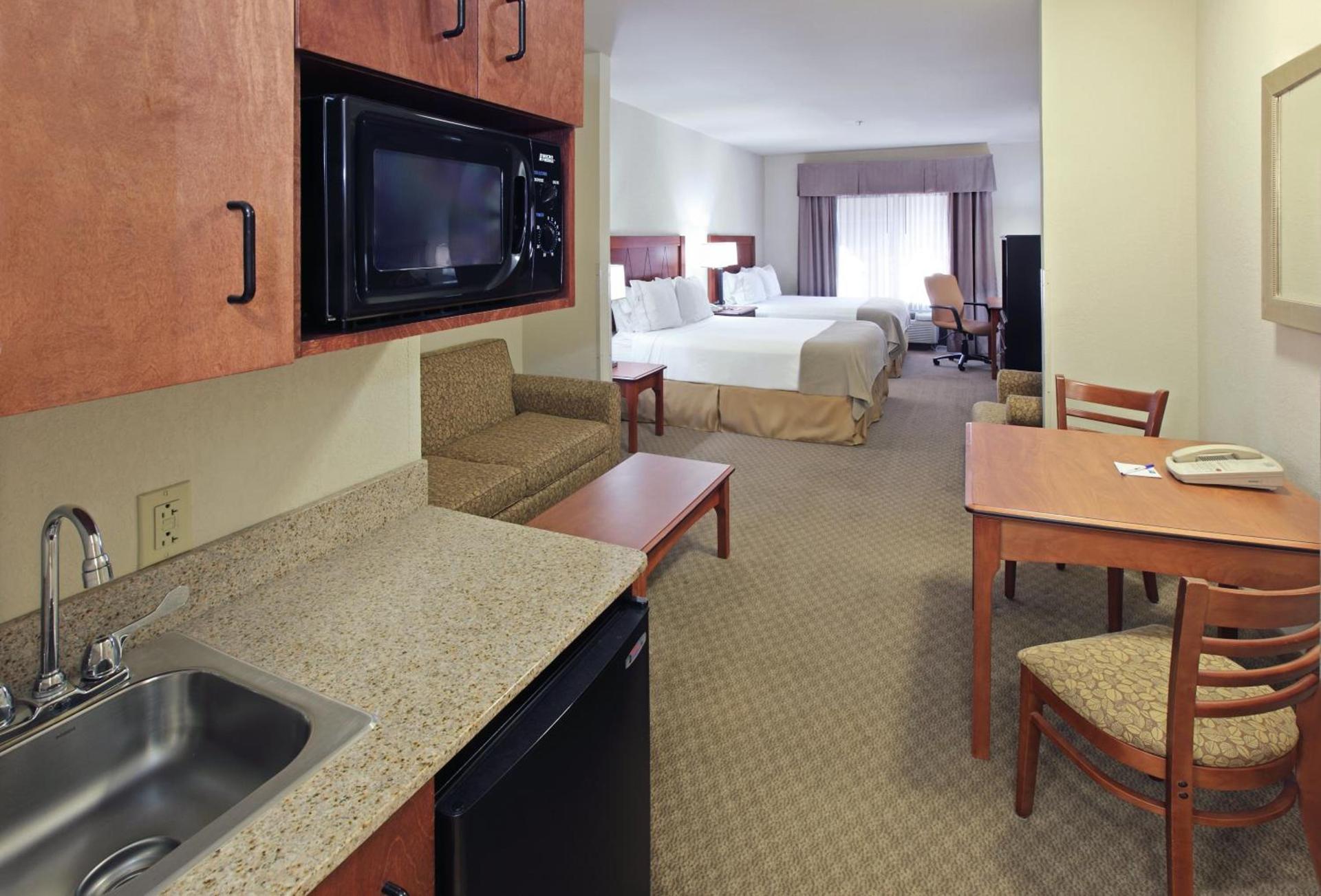 Holiday Inn Express & Suites Pine Bluff/Pines Mall by IHG photo 28