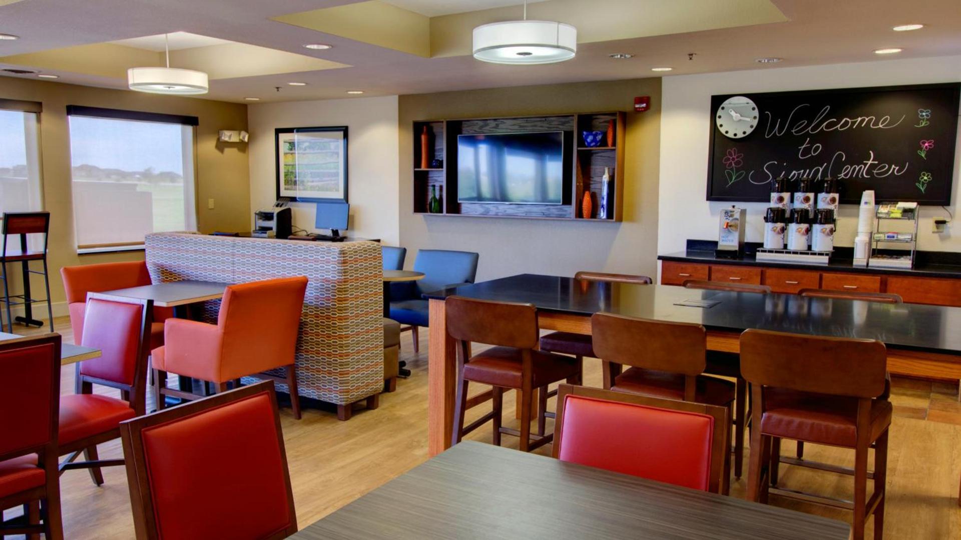 Holiday Inn Express & Suites Sioux Center by IHG photo 5