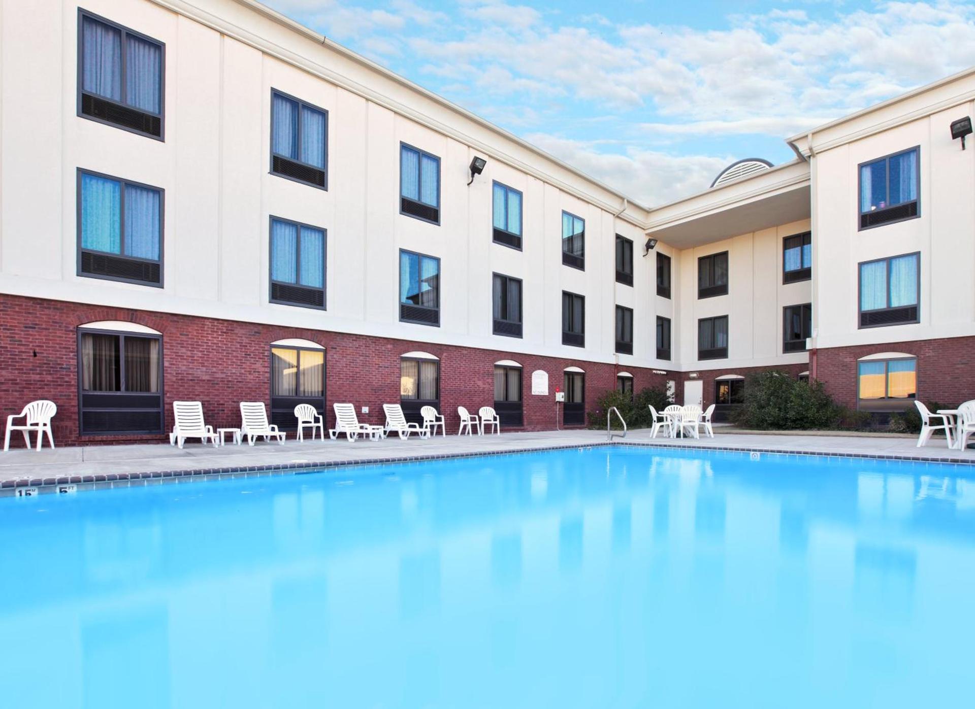 Holiday Inn Express & Suites Pine Bluff/Pines Mall by IHG photo 16