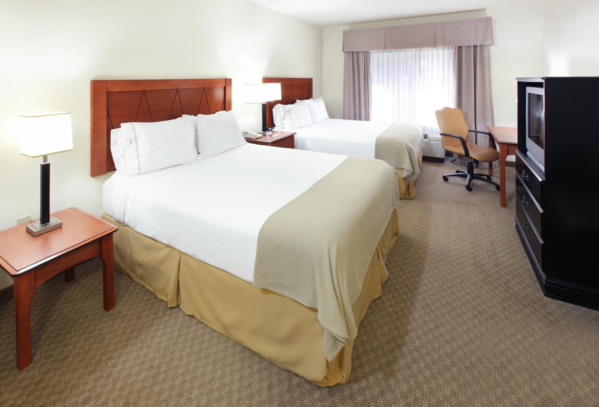 Holiday Inn Express & Suites Pine Bluff/Pines Mall by IHG photo 27