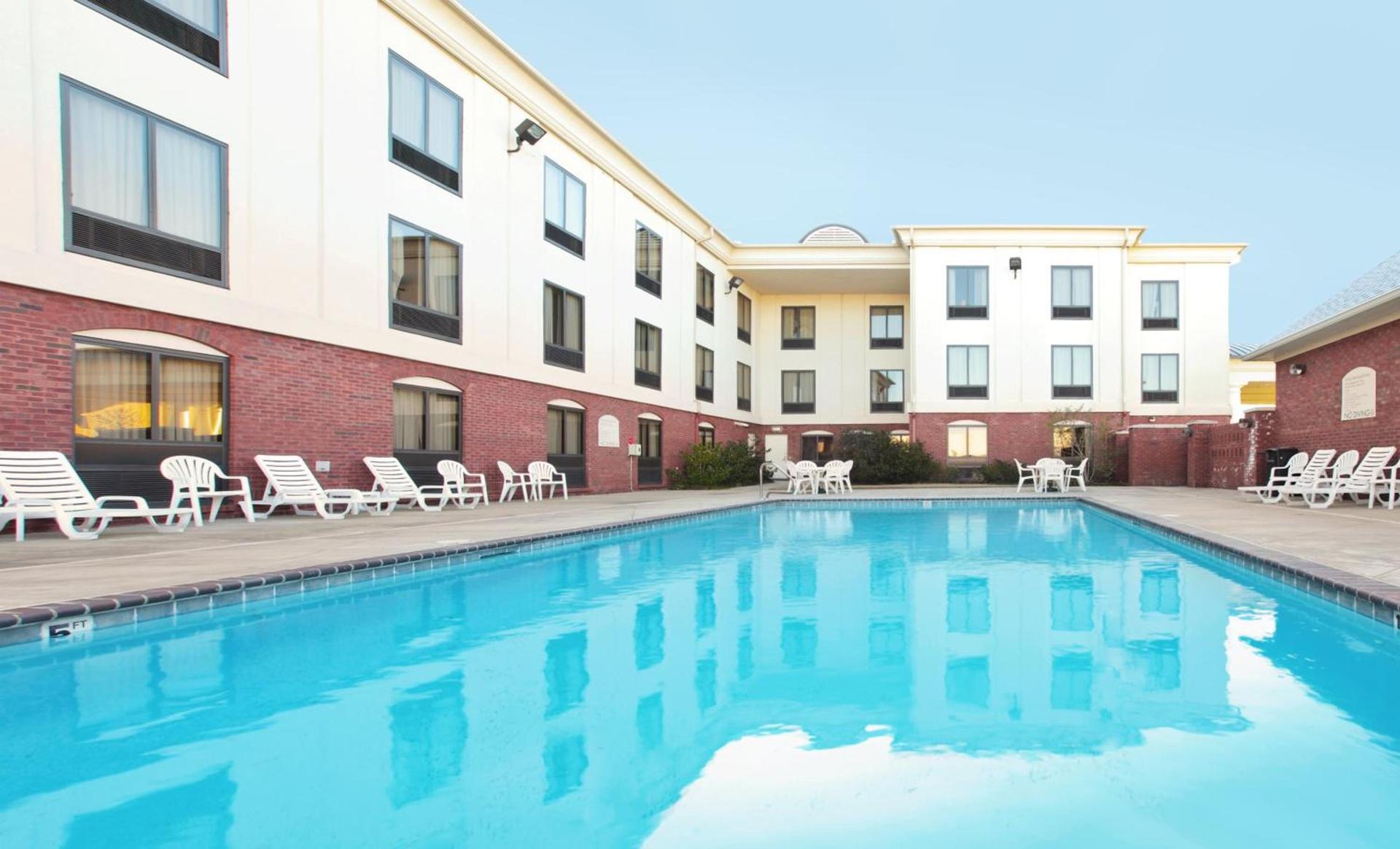 Holiday Inn Express & Suites Pine Bluff/Pines Mall by IHG photo 19