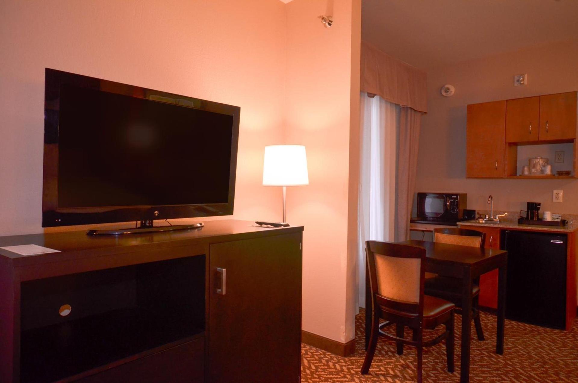 Holiday Inn Express & Suites Pine Bluff/Pines Mall by IHG photo 11