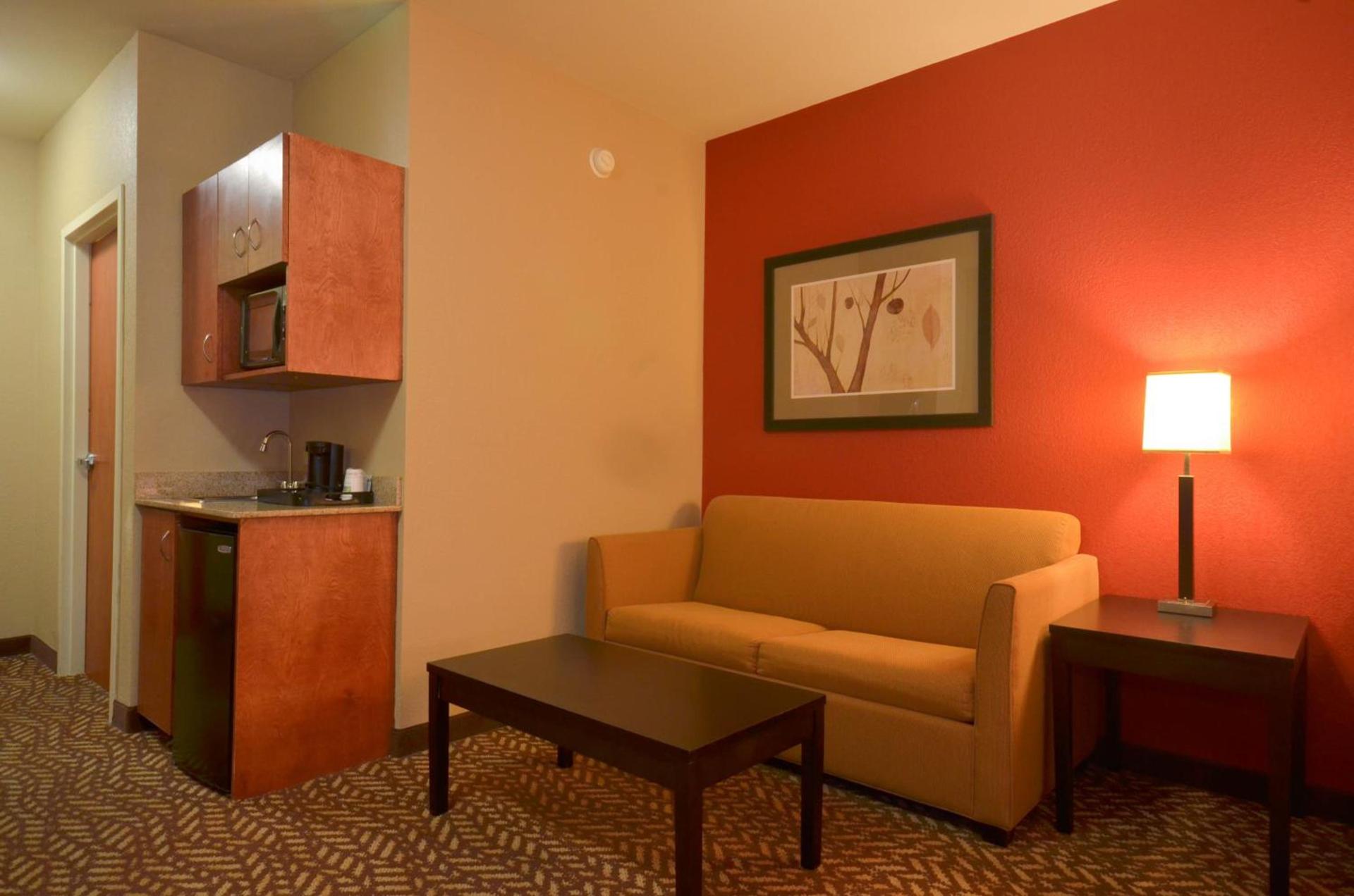 Holiday Inn Express & Suites Pine Bluff/Pines Mall by IHG photo 31