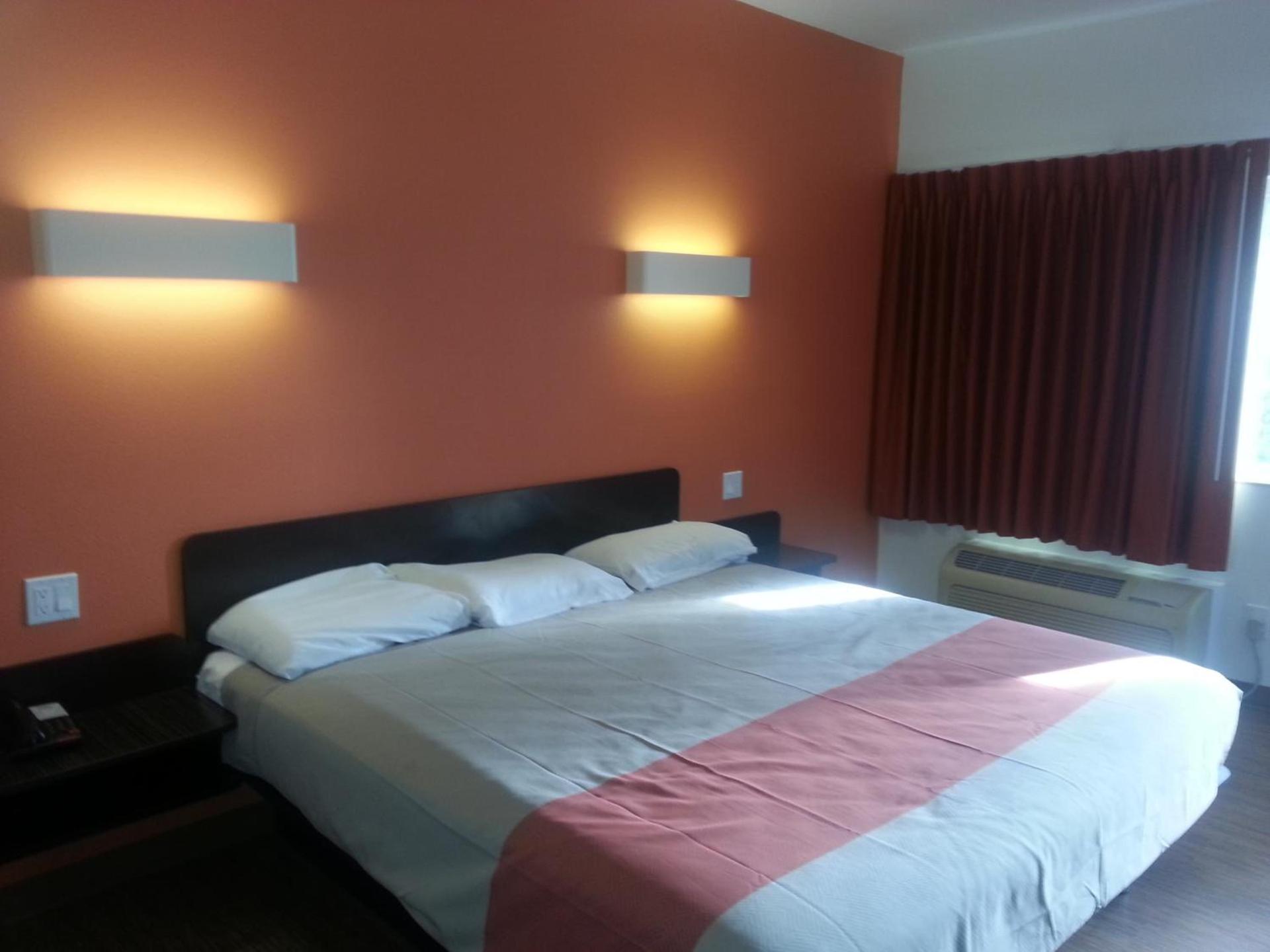 Motel 6 Bell Gardens, CA - Los Angeles photo 15