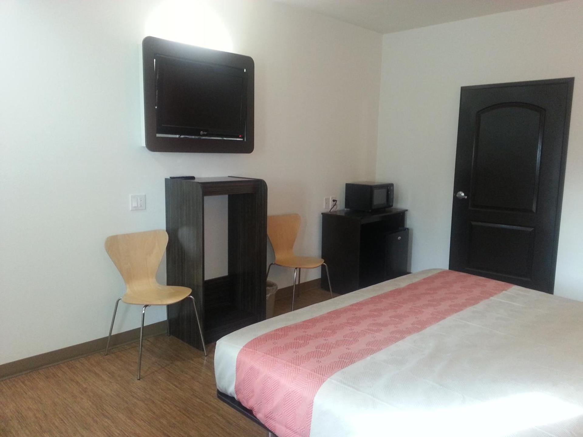 Motel 6 Bell Gardens, CA - Los Angeles photo 22