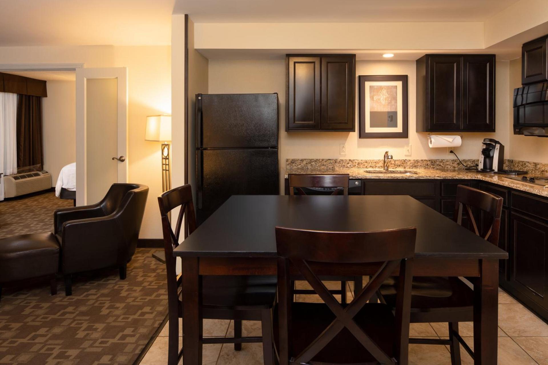 Holiday Inn and Suites Charleston West by IHG photo 24