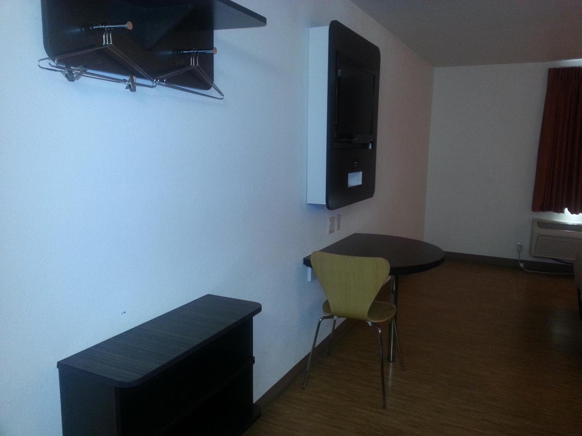 Motel 6 Bell Gardens, CA - Los Angeles photo 4