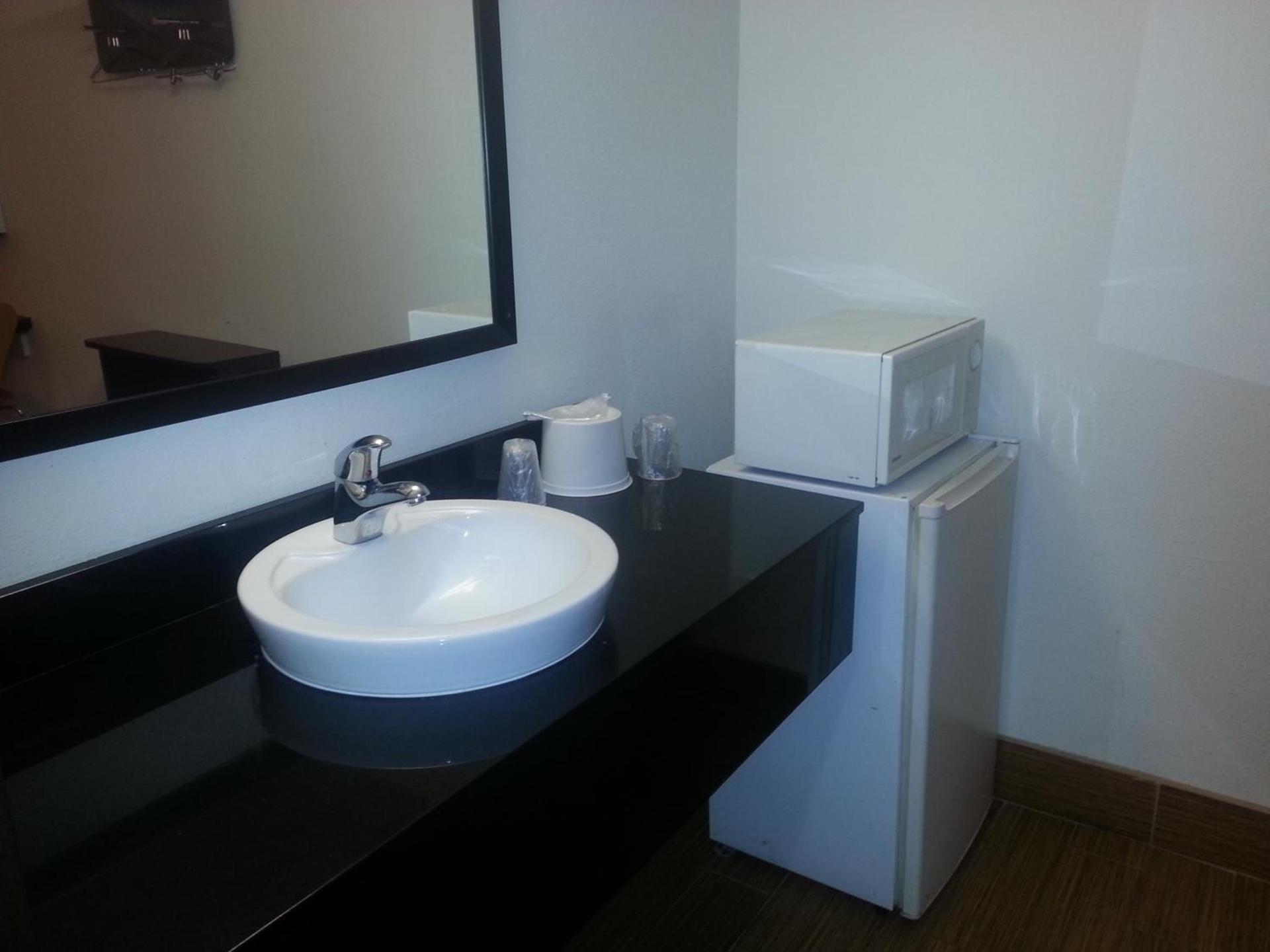 Motel 6 Bell Gardens, CA - Los Angeles photo 7