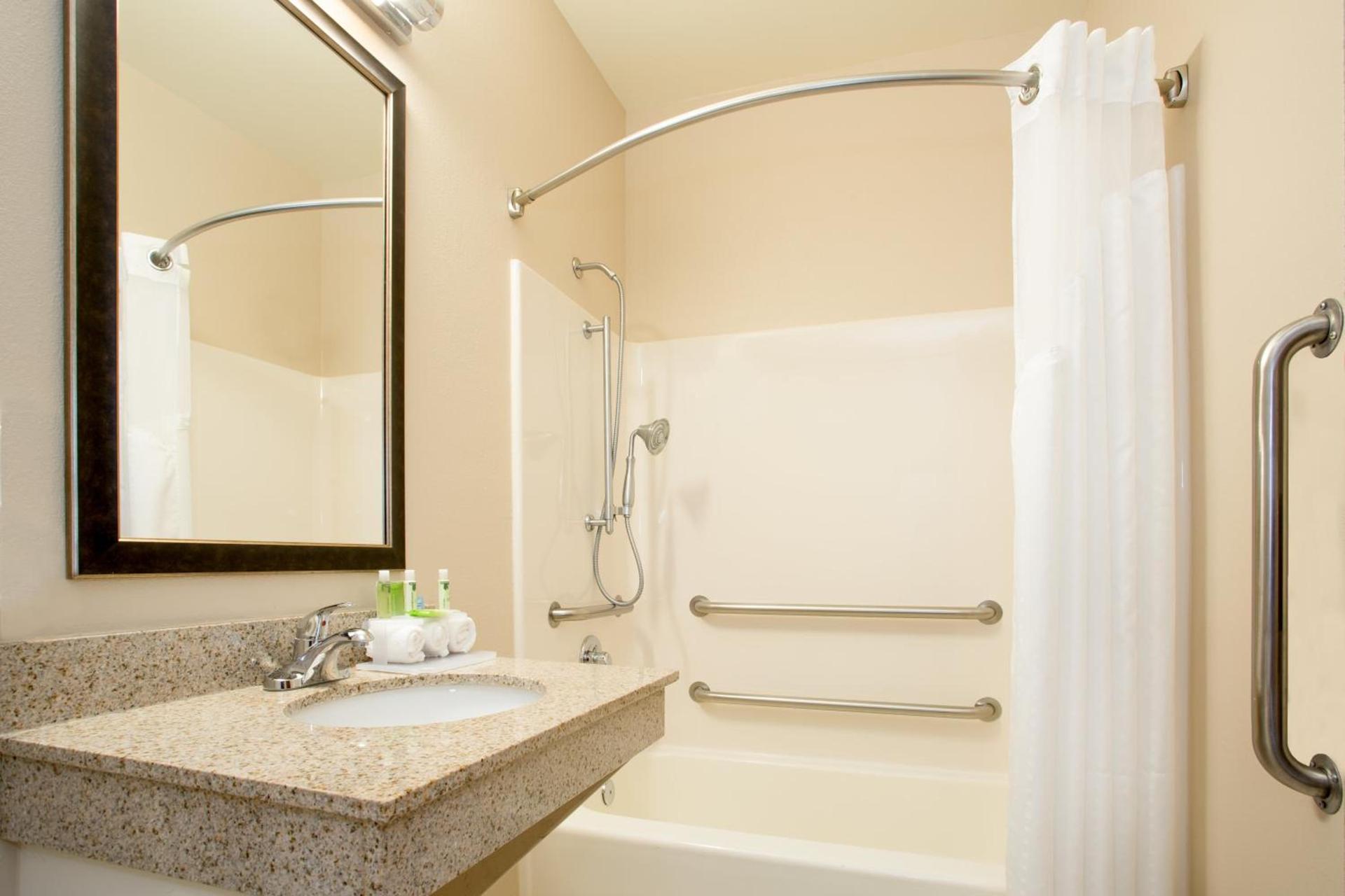 Muncie Place Hotel & Suites photo 24