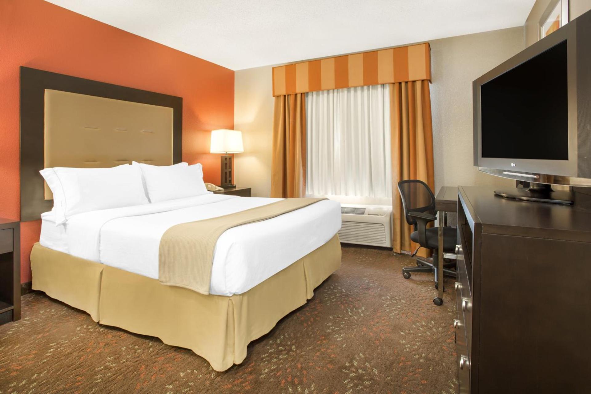 Muncie Place Hotel & Suites photo 21