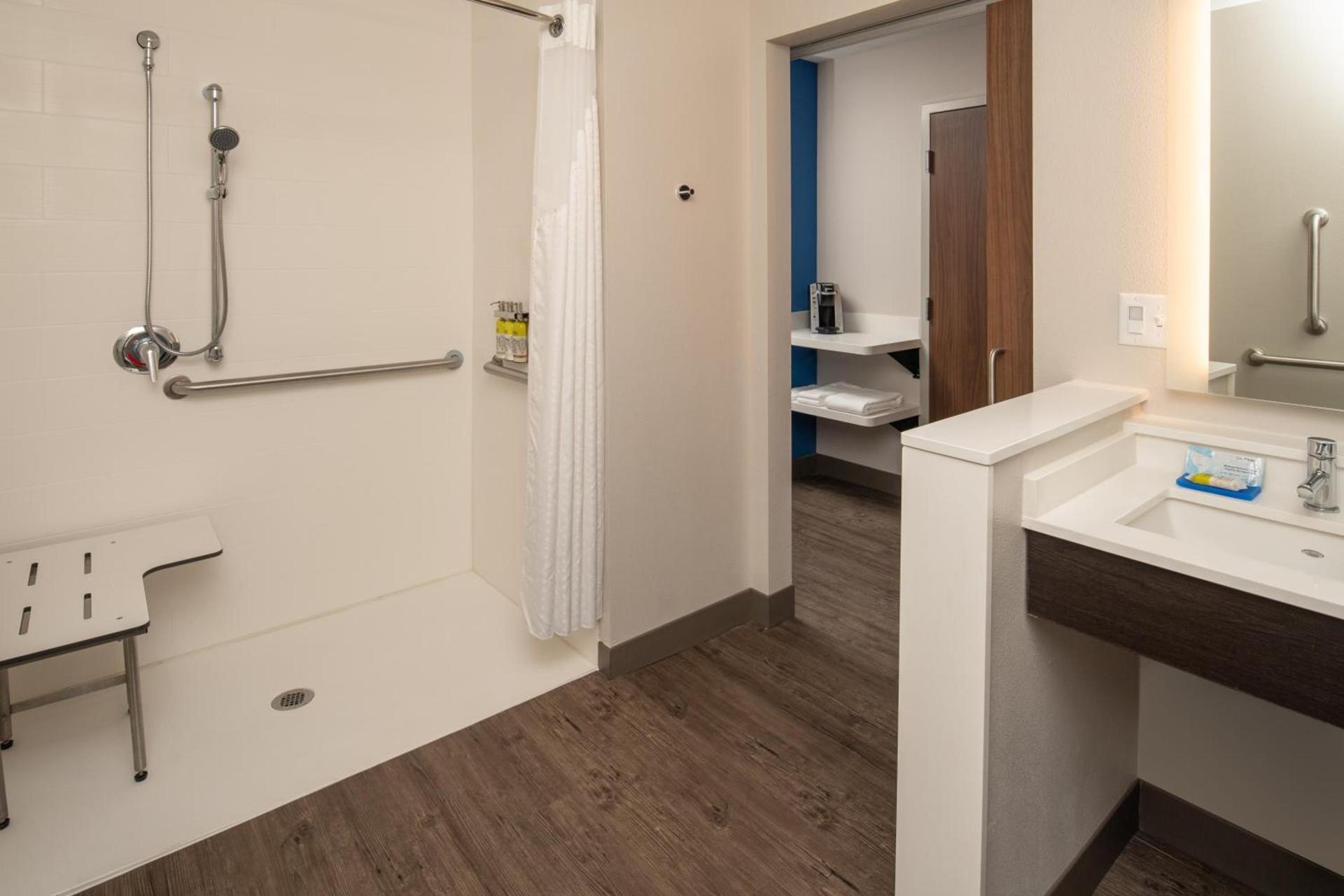 Holiday Inn Express & Suites - Camas by IHG photo 15