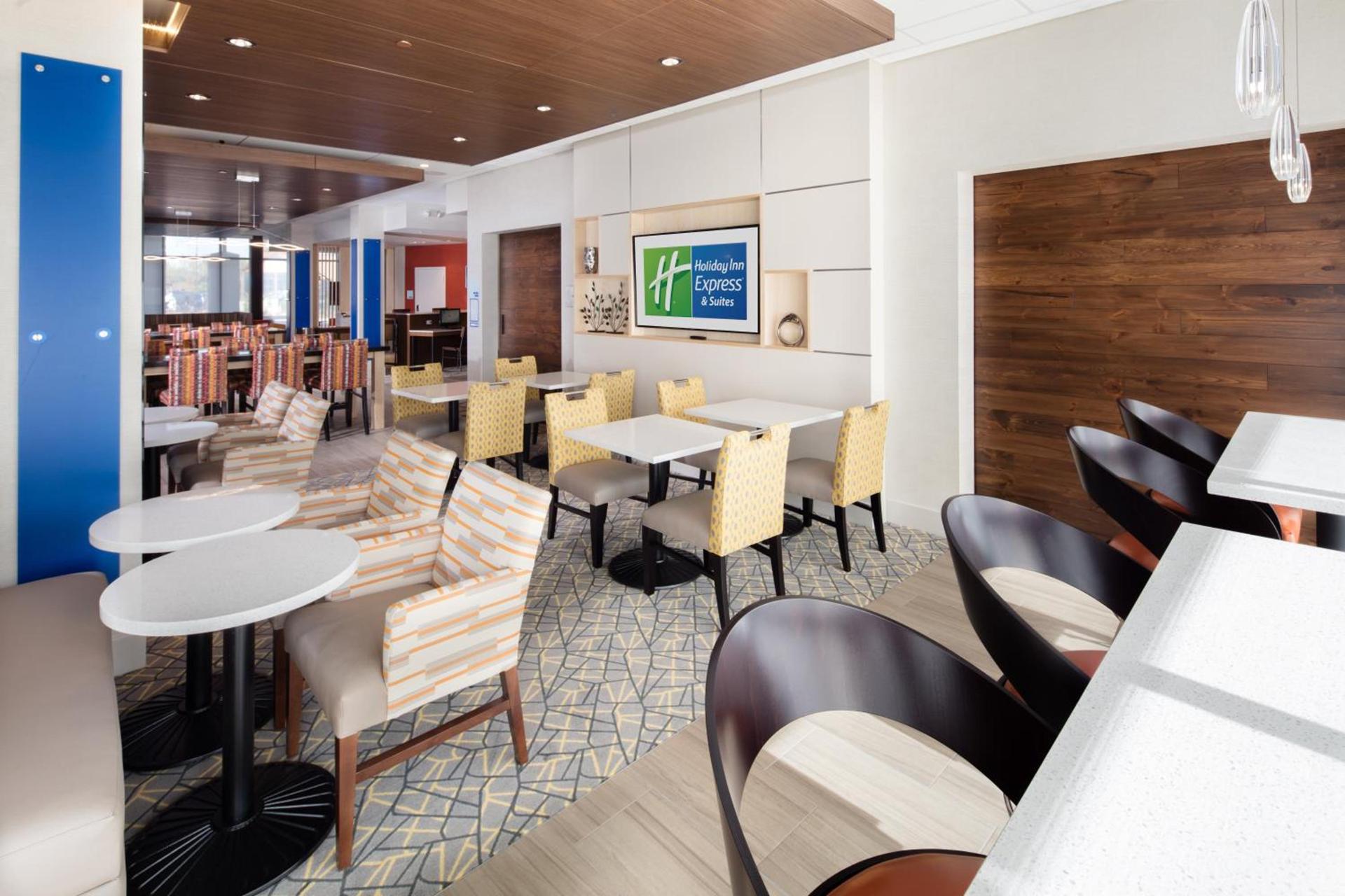 Holiday Inn Express East Peoria - Riverfront by IHG photo 4