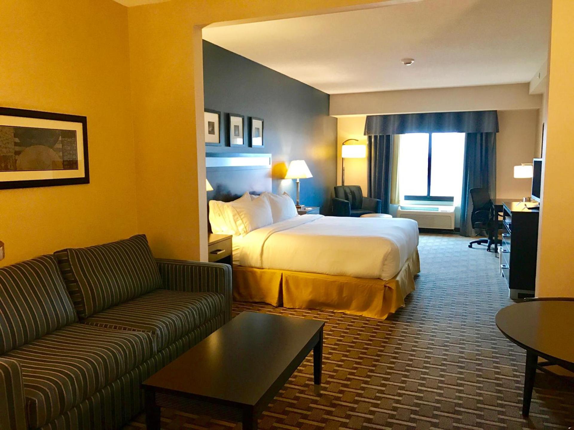Holiday Inn Express & Suites Morton Peoria Area by IHG photo 24