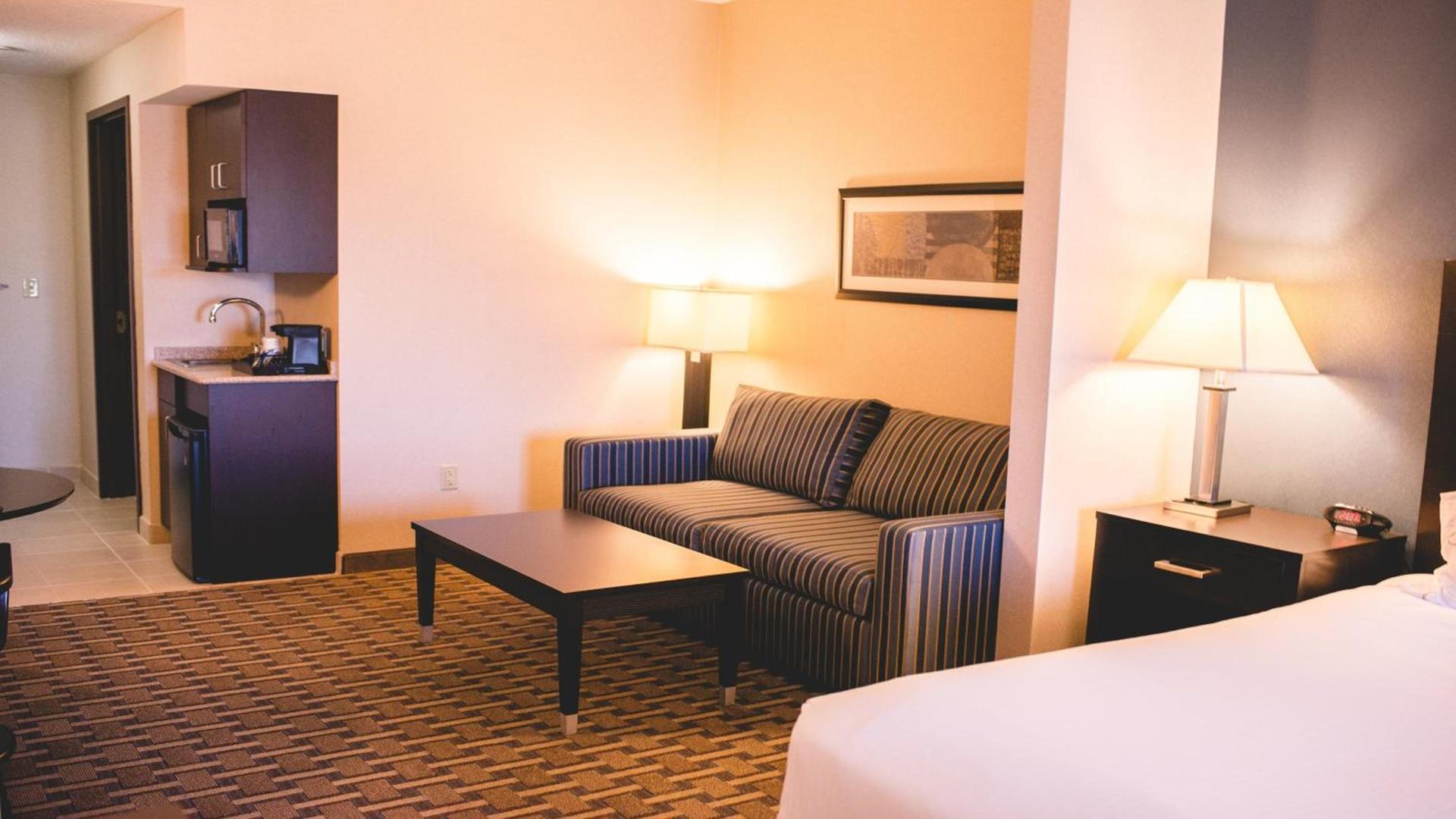 Holiday Inn Express & Suites Morton Peoria Area by IHG photo 23