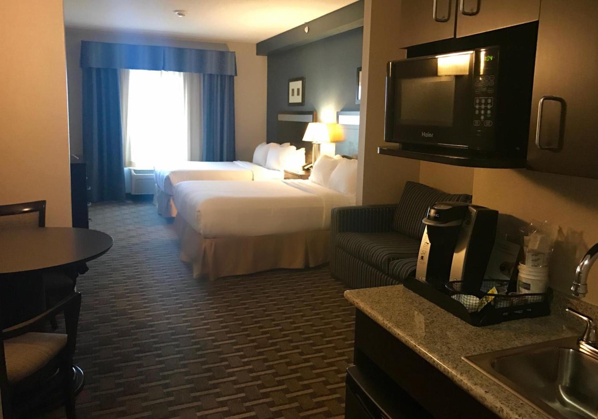 Holiday Inn Express & Suites Morton Peoria Area by IHG photo 25