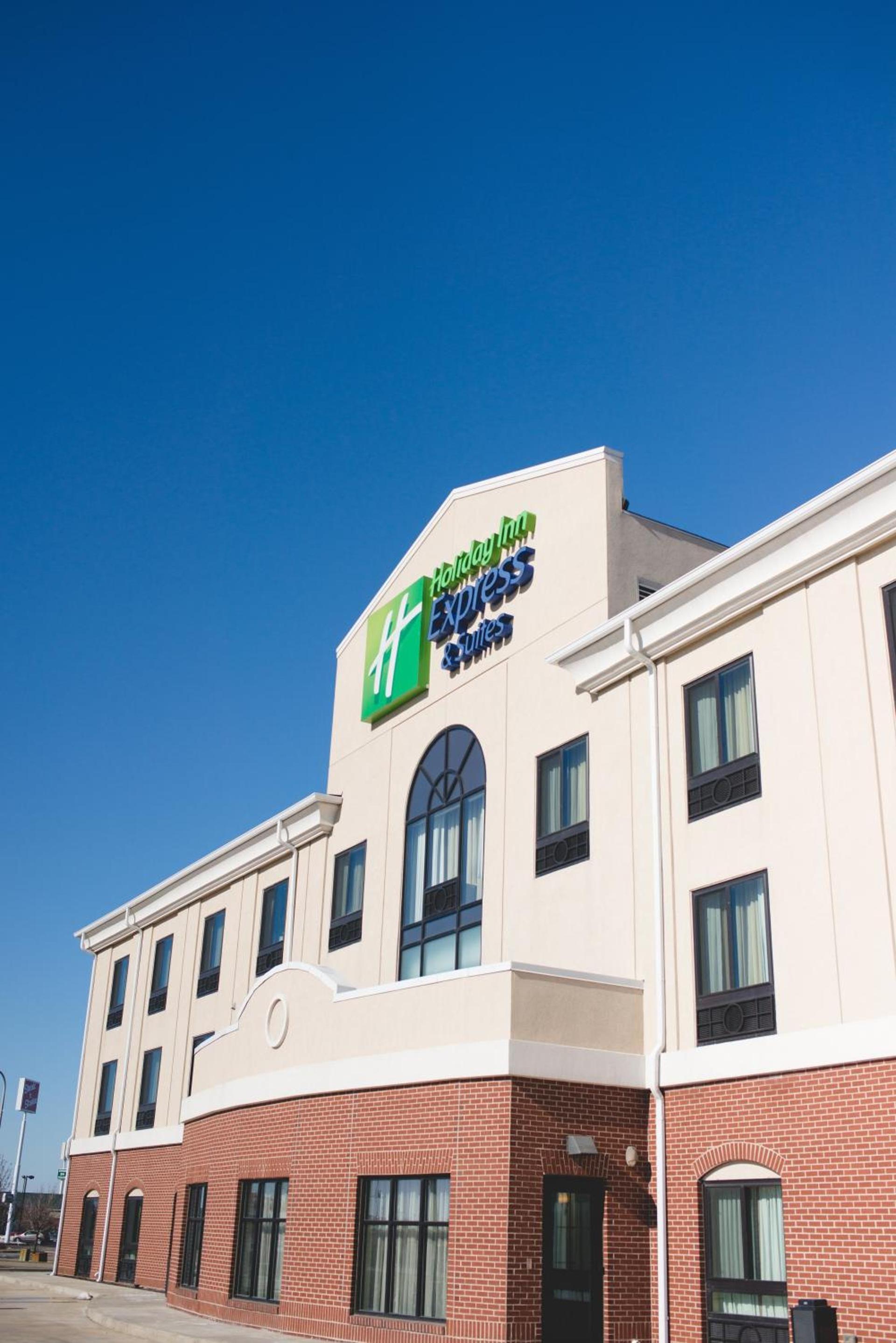 Holiday Inn Express & Suites Morton Peoria Area by IHG photo 17