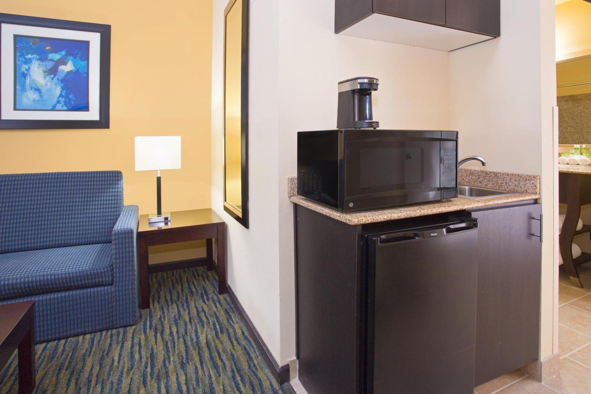 Holiday Inn Express & Suites Denver North - Thornton by IHG photo 11