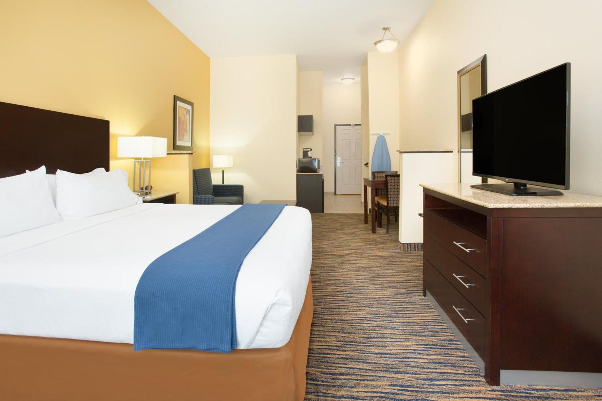 Holiday Inn Express & Suites Denver North - Thornton by IHG photo 45