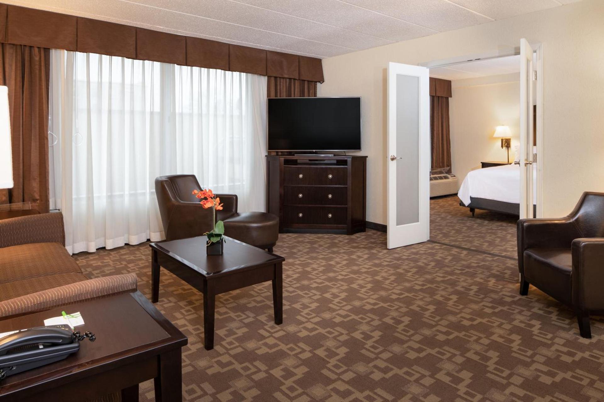 Holiday Inn and Suites Charleston West by IHG photo 23