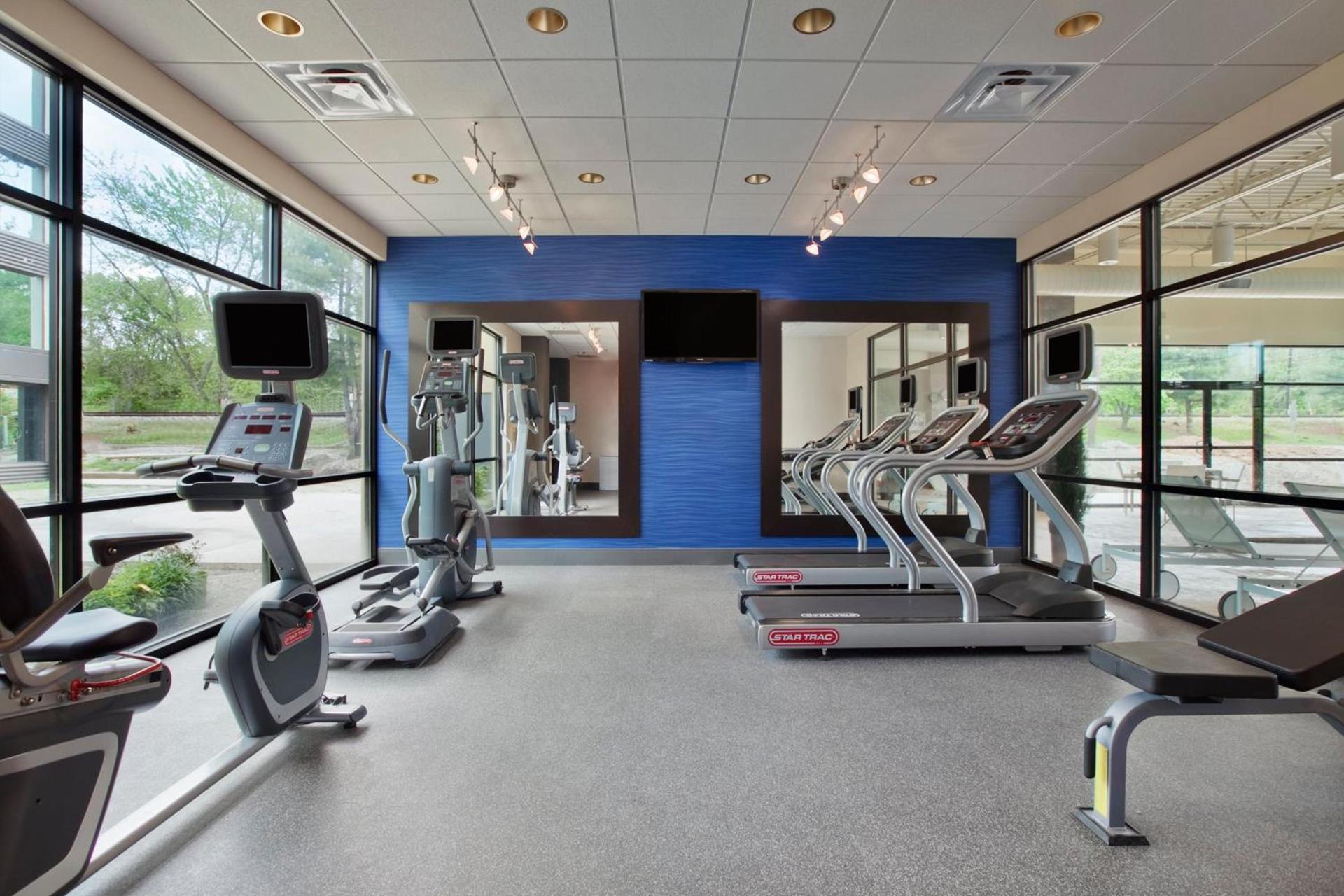 Holiday Inn and Suites Charleston West by IHG photo 15